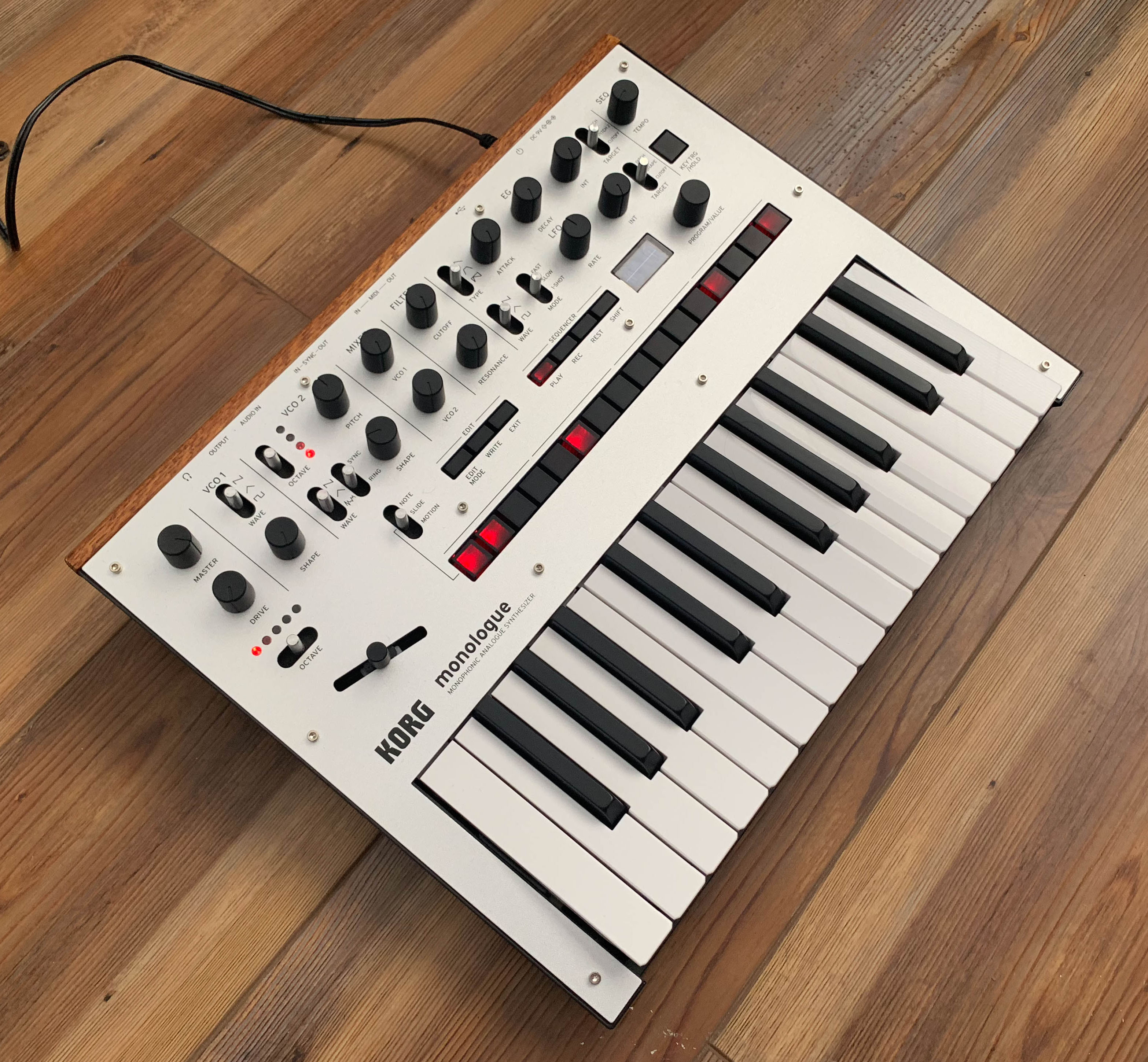 アメリカ通販ファッション Monologue Korg (Silver) Syntaur - 鍵盤楽器