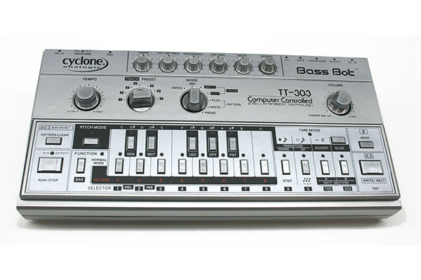 Cyclone Analogic TT-303 Bass Bot