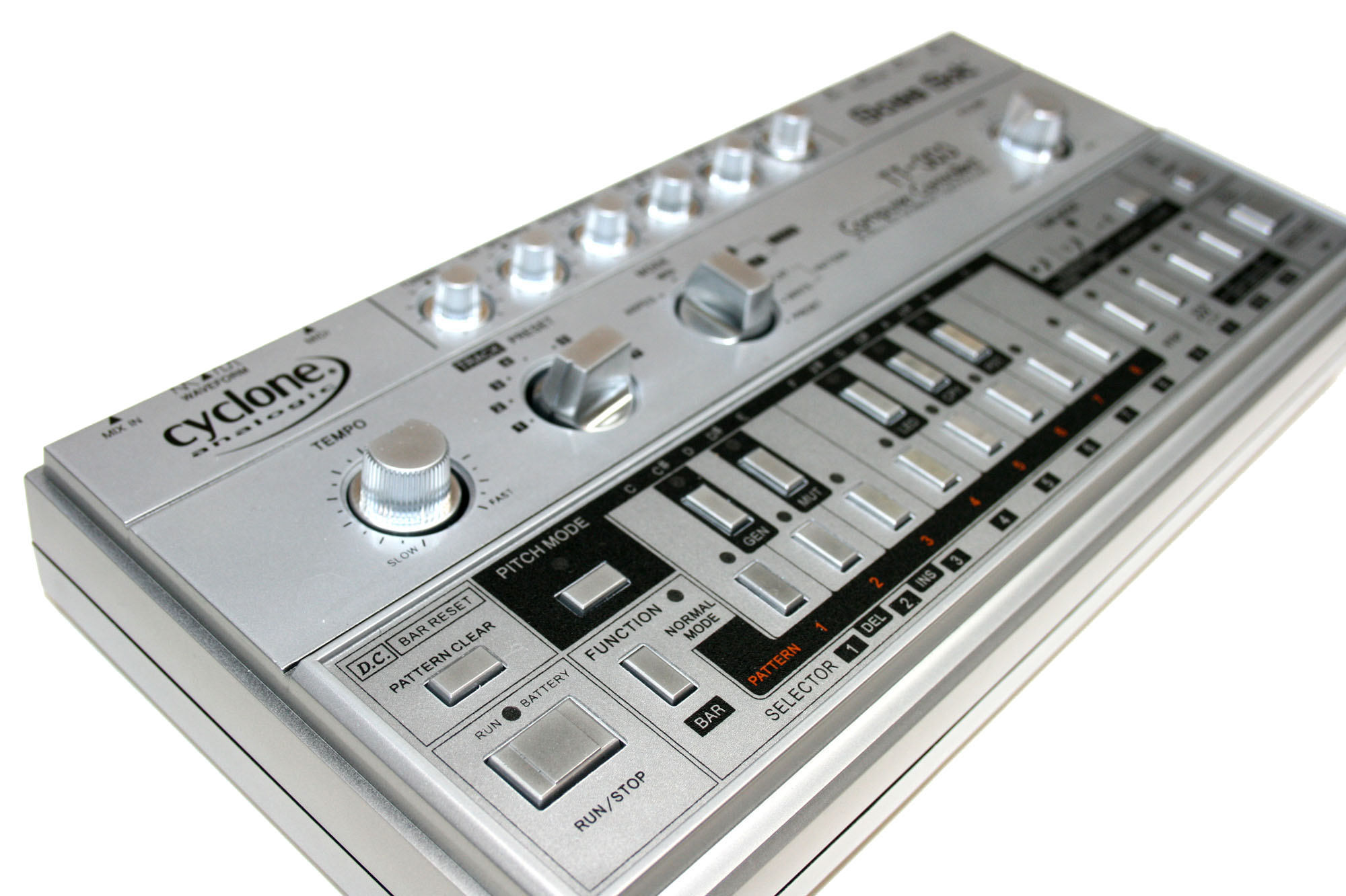 Cyclone Analogic TT-303 Bass Bot