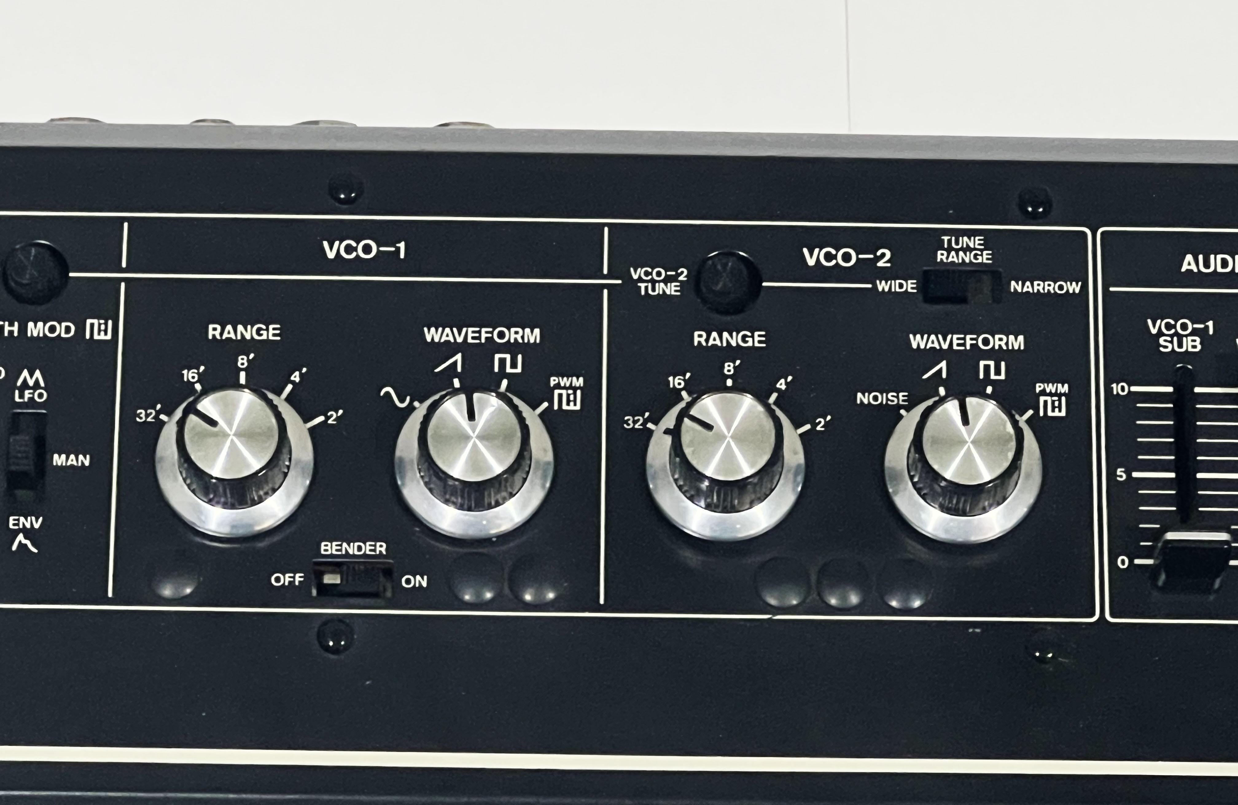 Roland SH-2 synthesizer