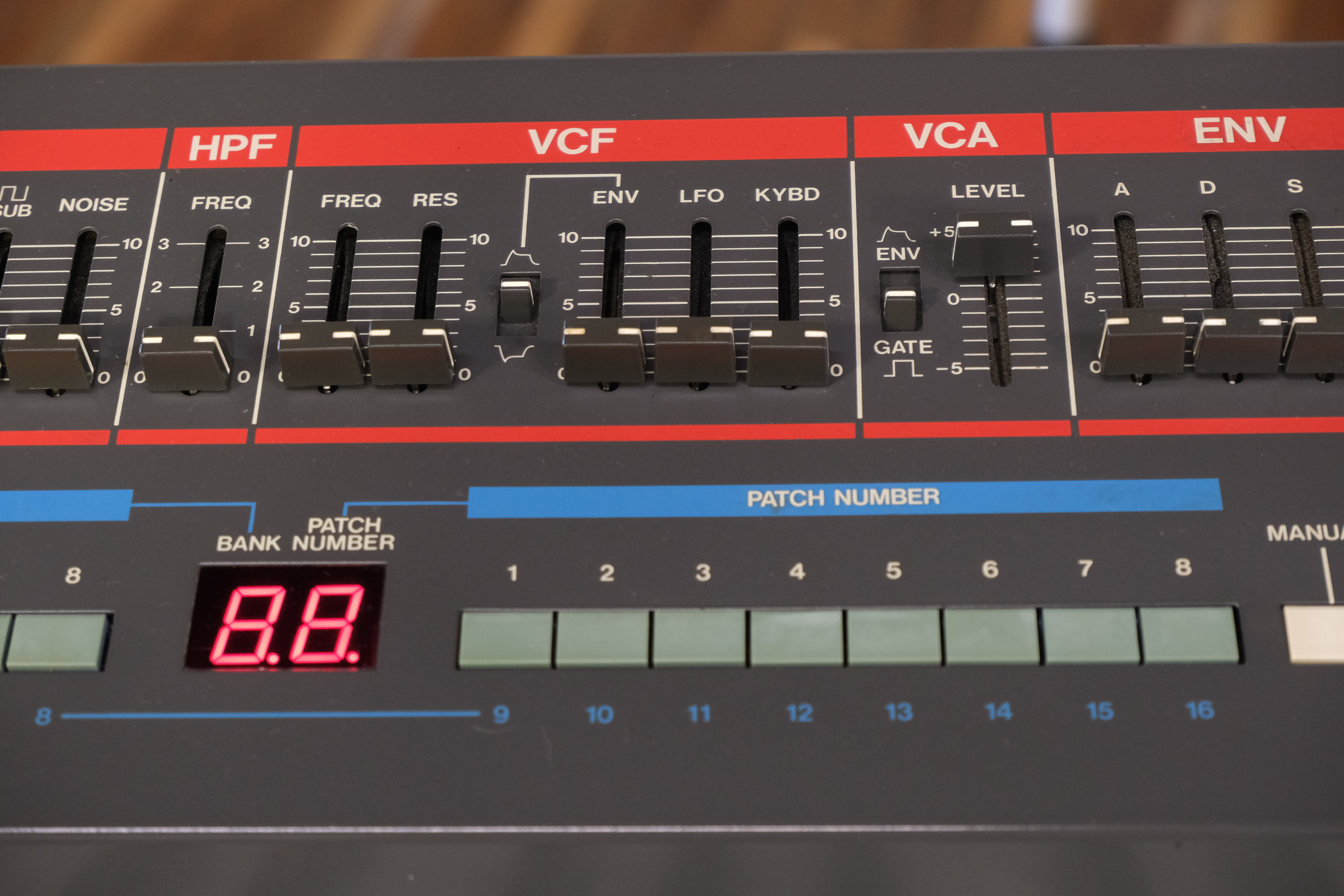 Roland Juno-106
