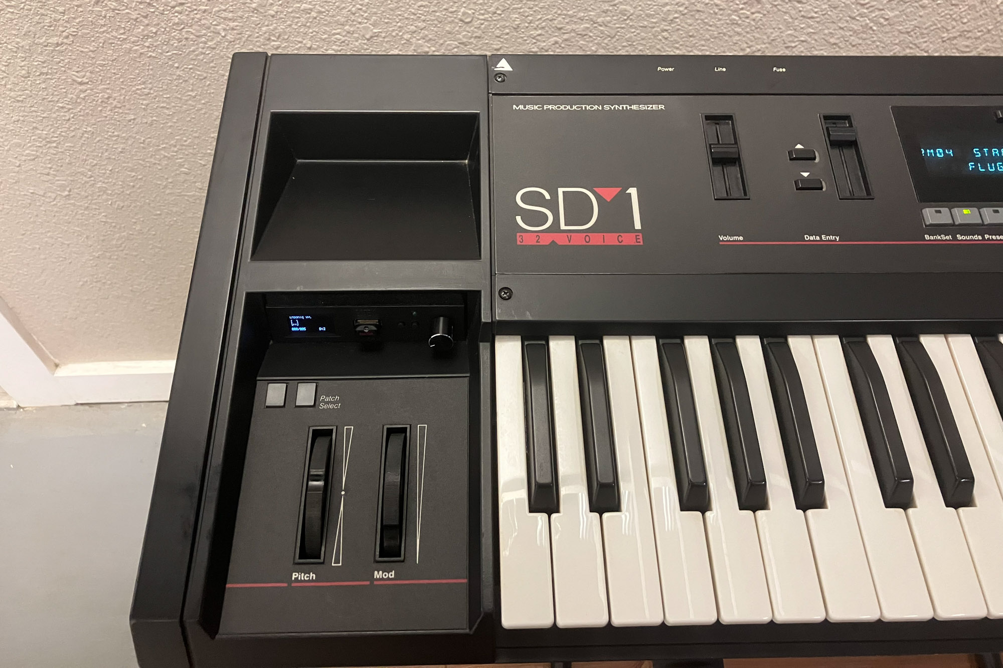Ensoniq SD-1 with Floppy Emulator
