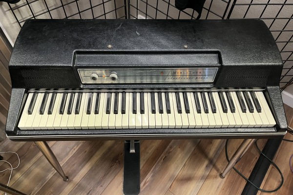 Wurtlizer 200 electric piano