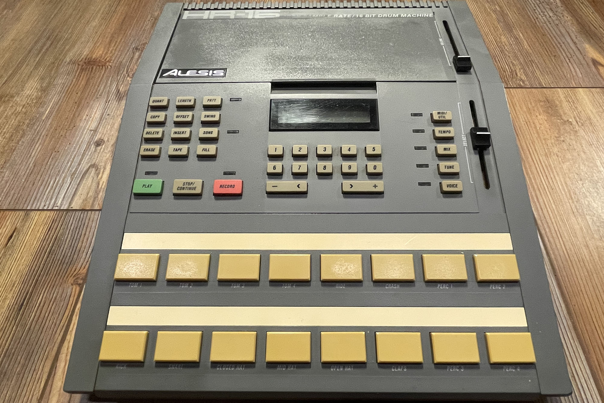 Alesis HR-16