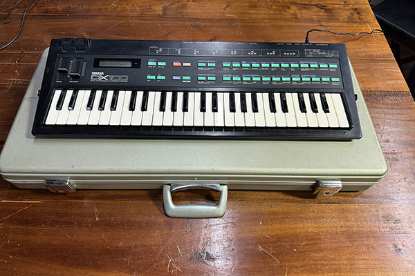 Yamaha DX100 4OP FM Synth