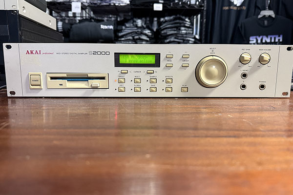 Akai S2000 
