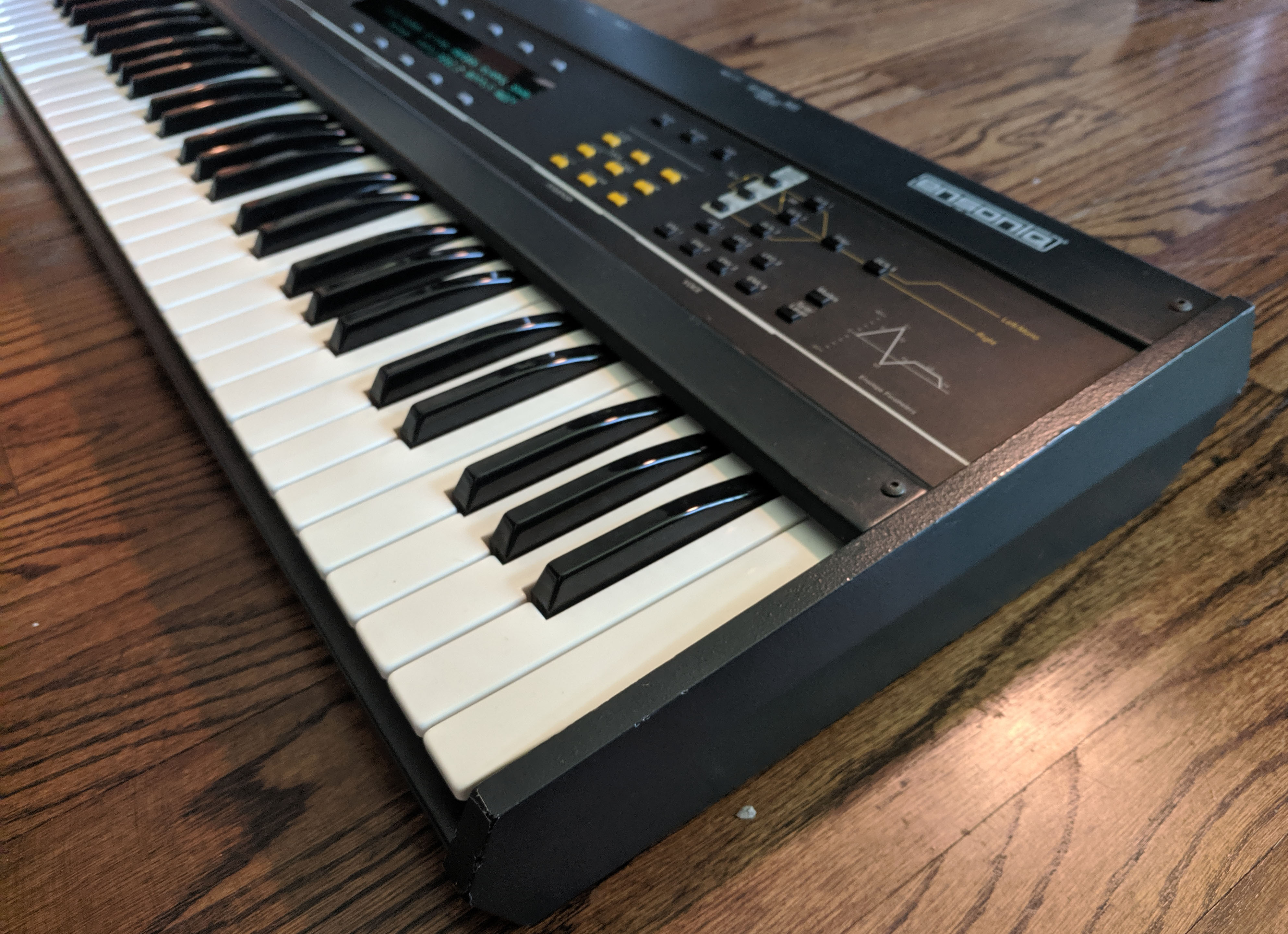 Ensoniq ESQ-1 (metal-case) photo gallery - Syntaur