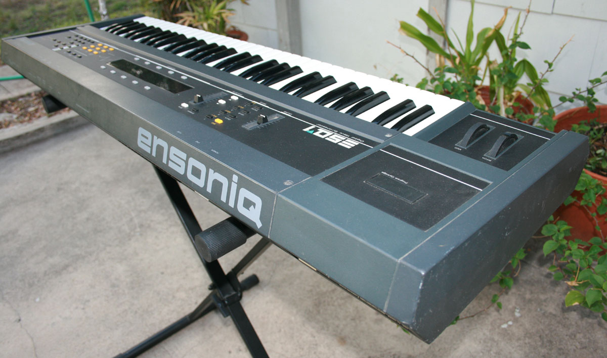 Ensoniq ESQ-1 (plastic case) photo gallery - Syntaur