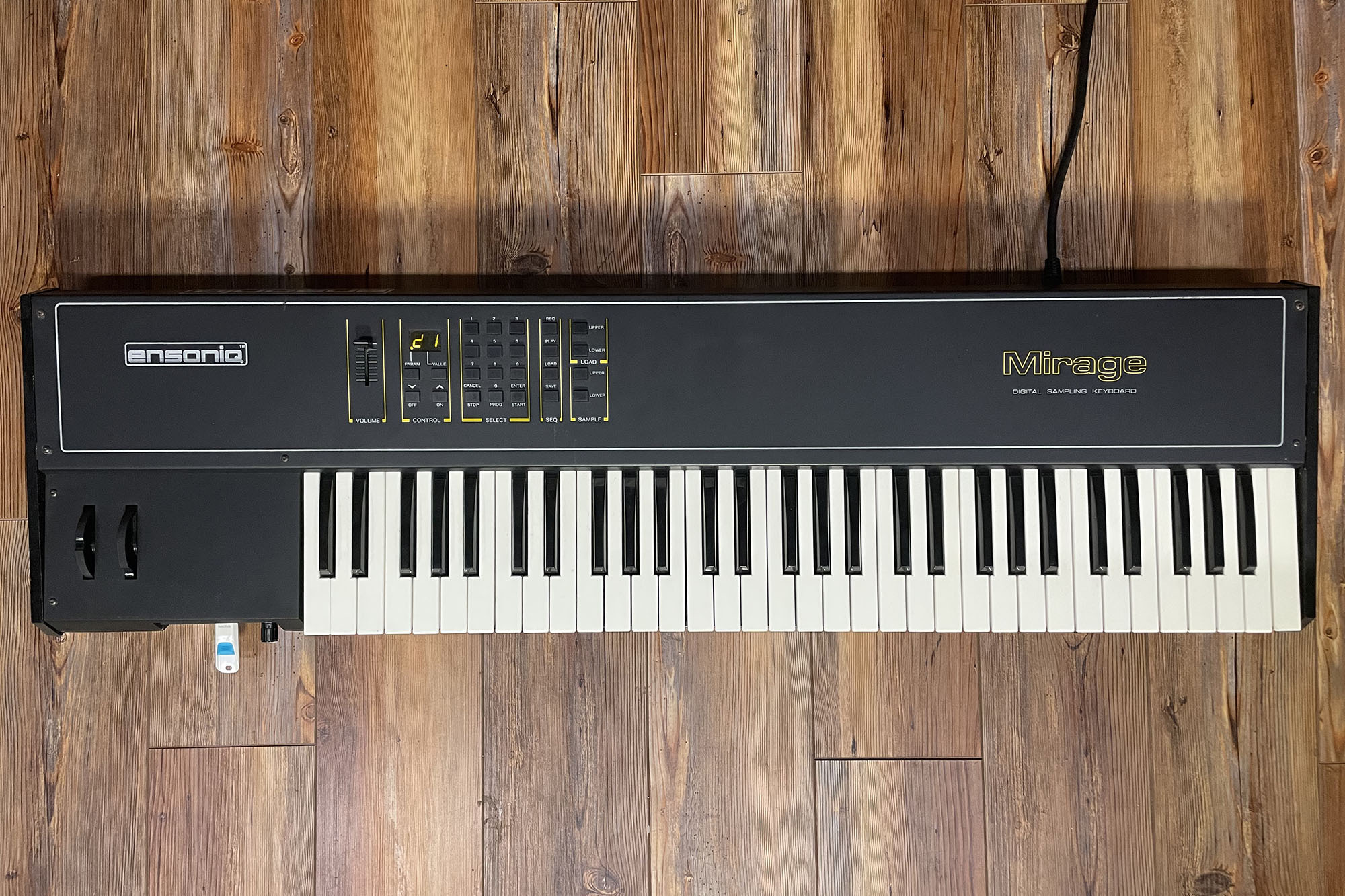 Ensoniq Mirage DSK-8 (Black) photo gallery - Syntaur