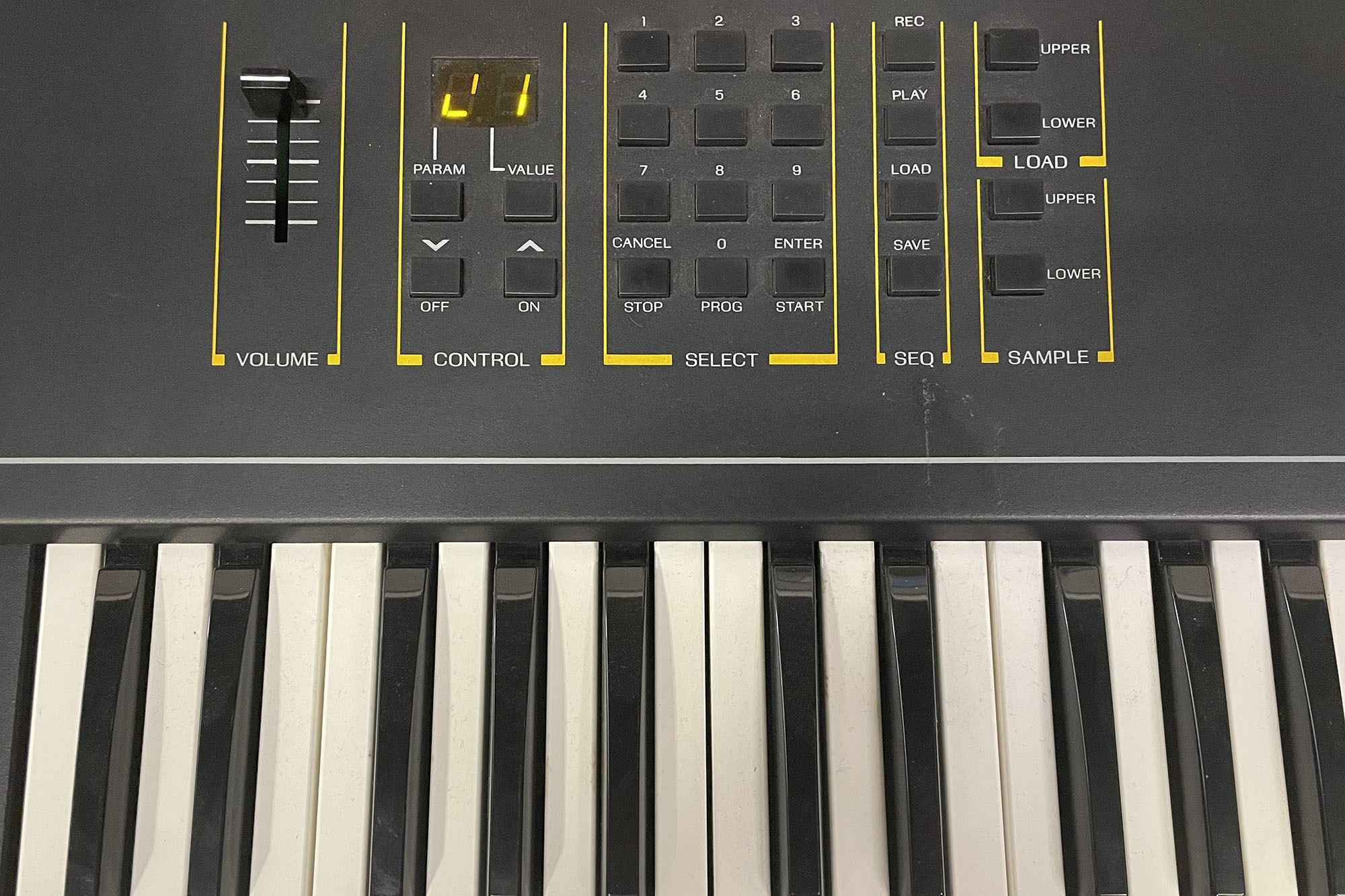 Ensoniq Mirage DSK-8 (Black) photo gallery - Syntaur