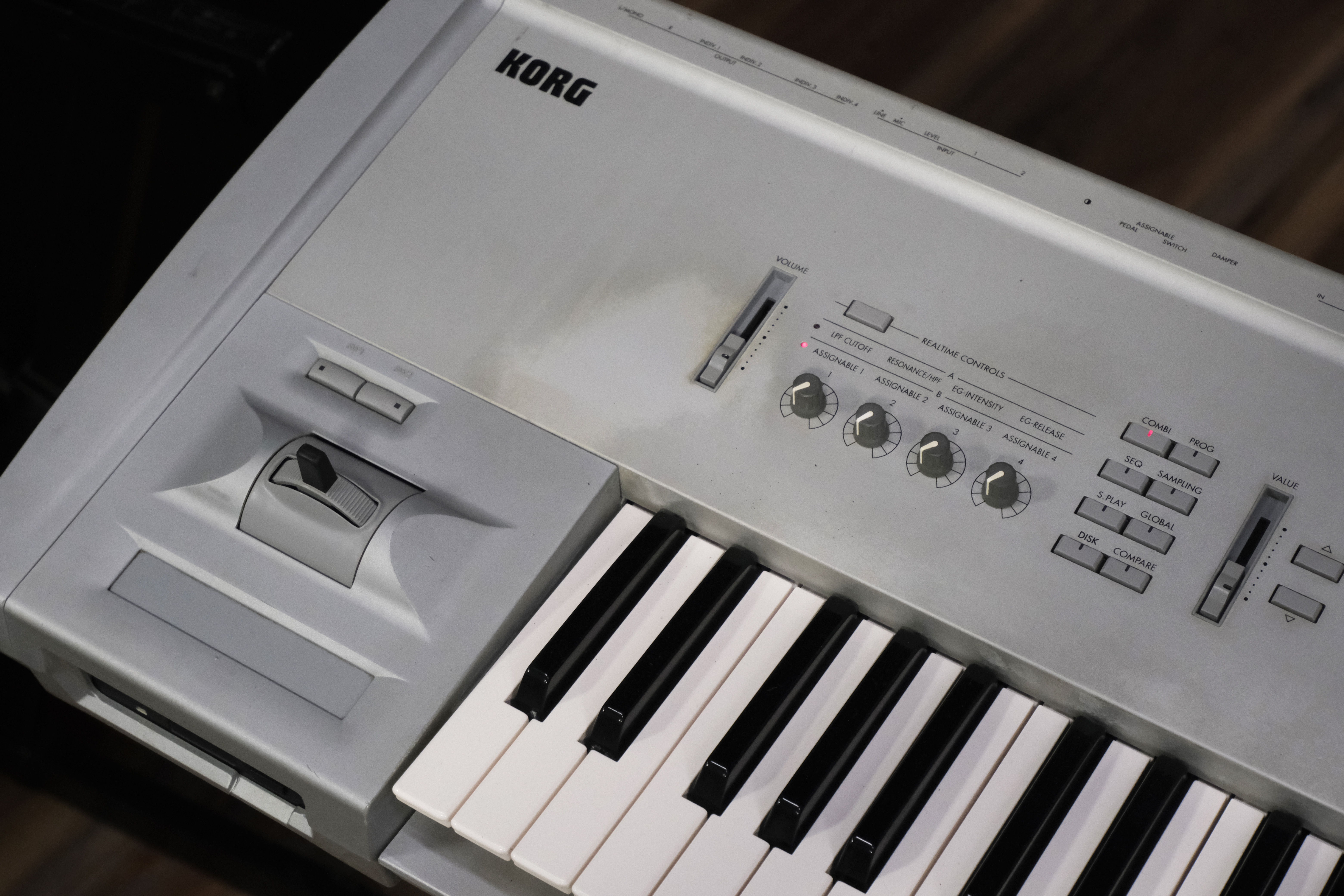 プチーノ【ジャンク】KORG TRITON 61鍵 For Parts Korg Triton 61-Key Keyboard Synthesizer Sampler