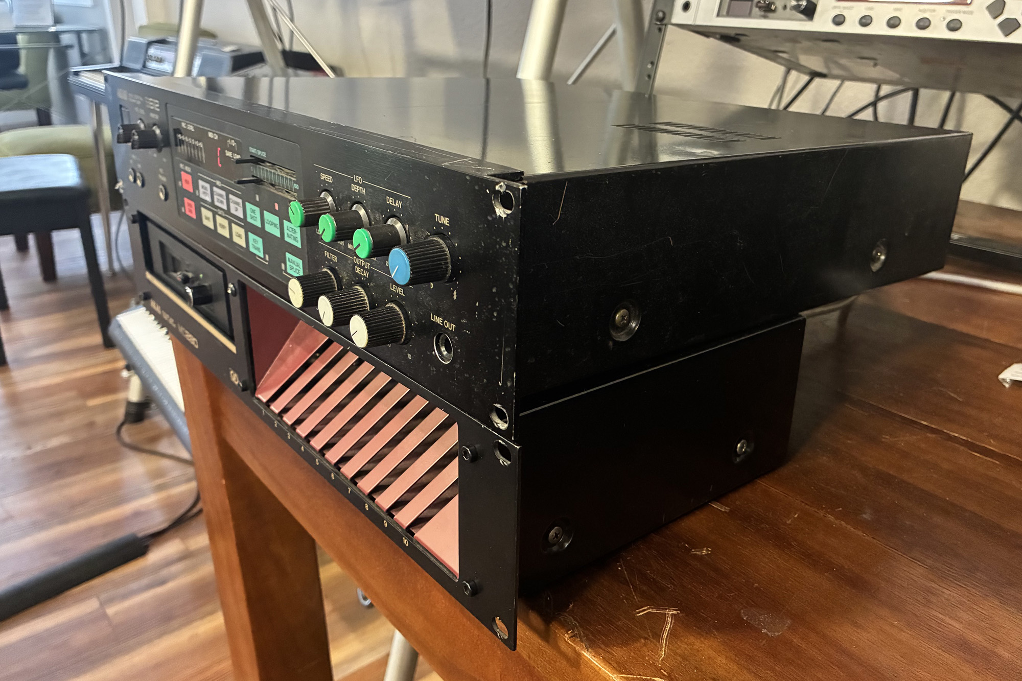 Akai S612 with MD280 and GoTek drive — view 4