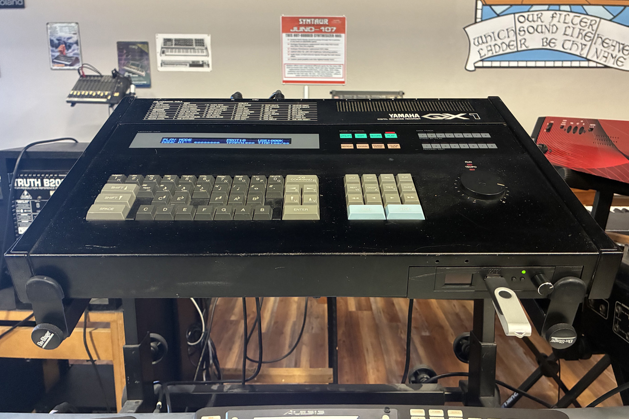 Yamaha QX-1 — view 3