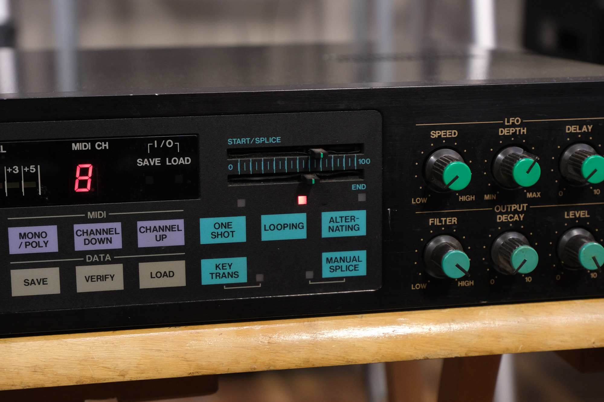Akai S612