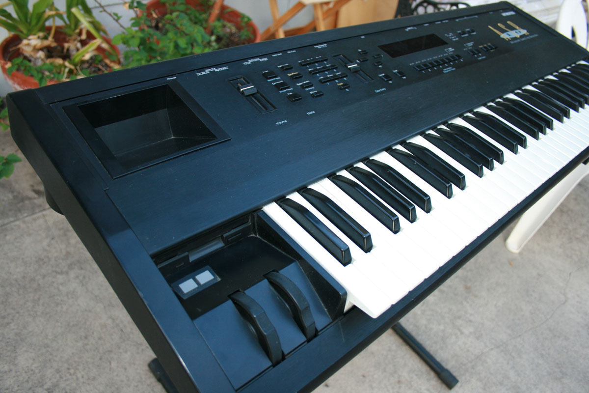 Ensoniq ASR-10 keyboard — view 4