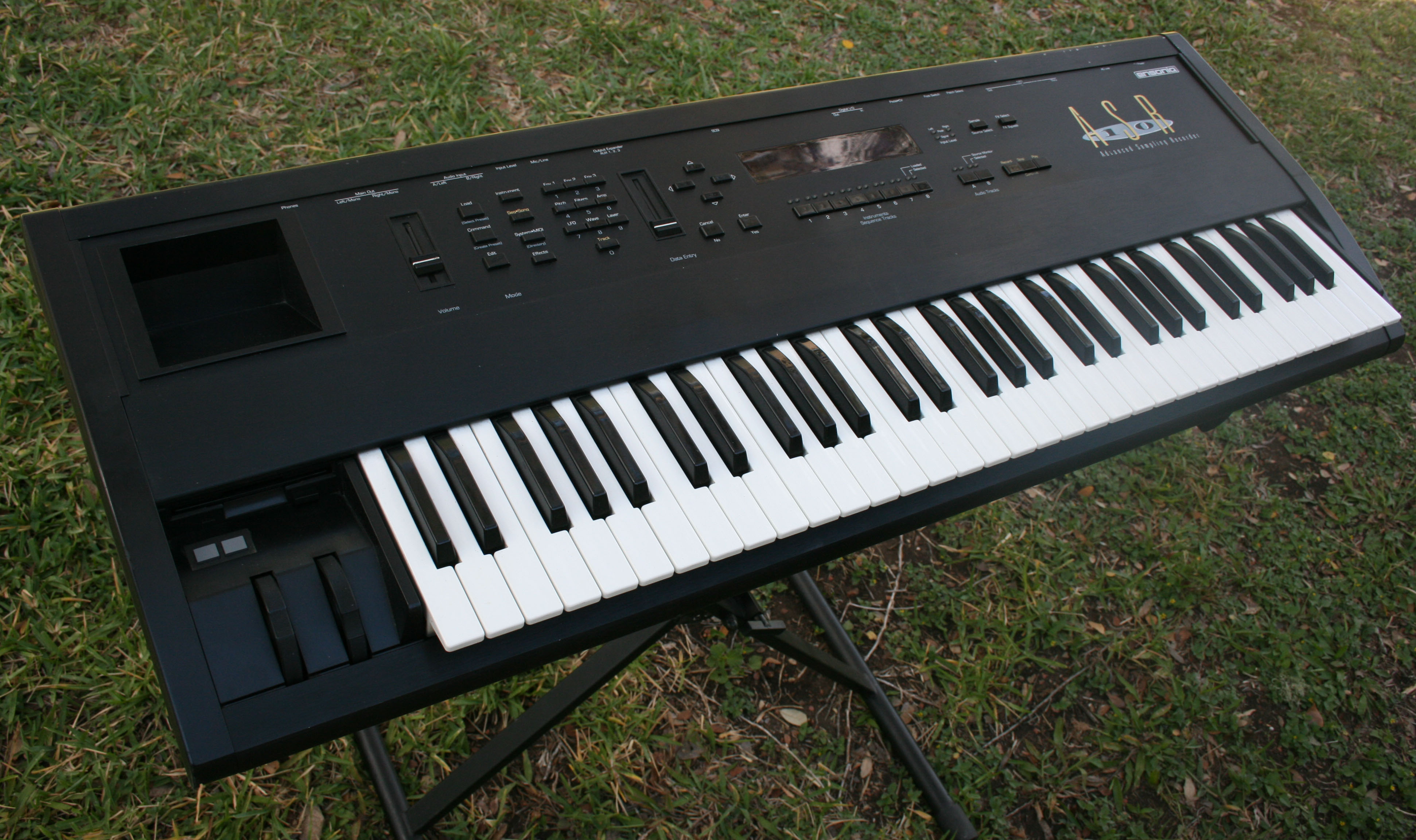 Ensoniq ASR-10 keyboard — view 6