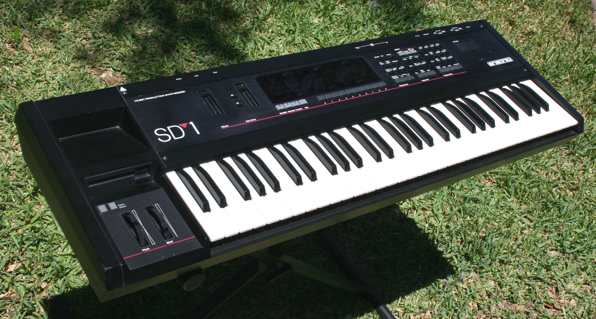 Ensoniq SD-1 — view 2