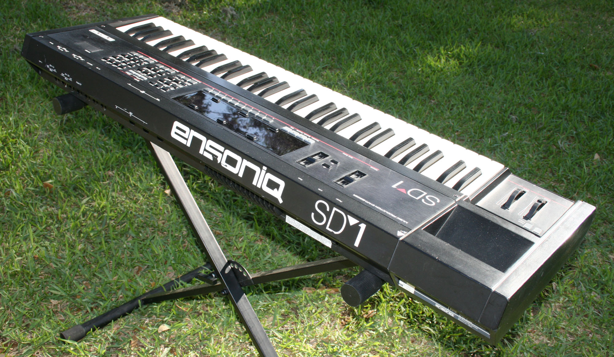 Ensoniq SD-1 — view 4