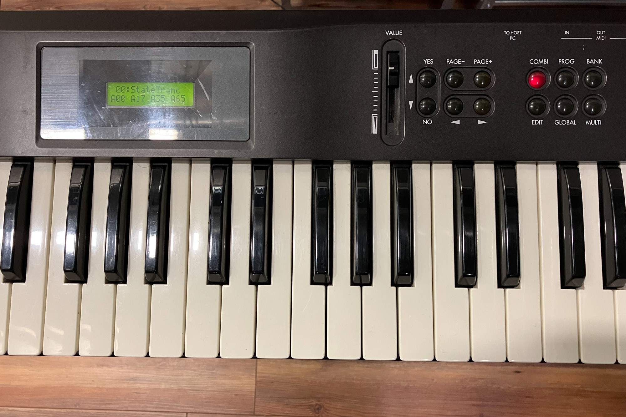 Korg X5D — view 2