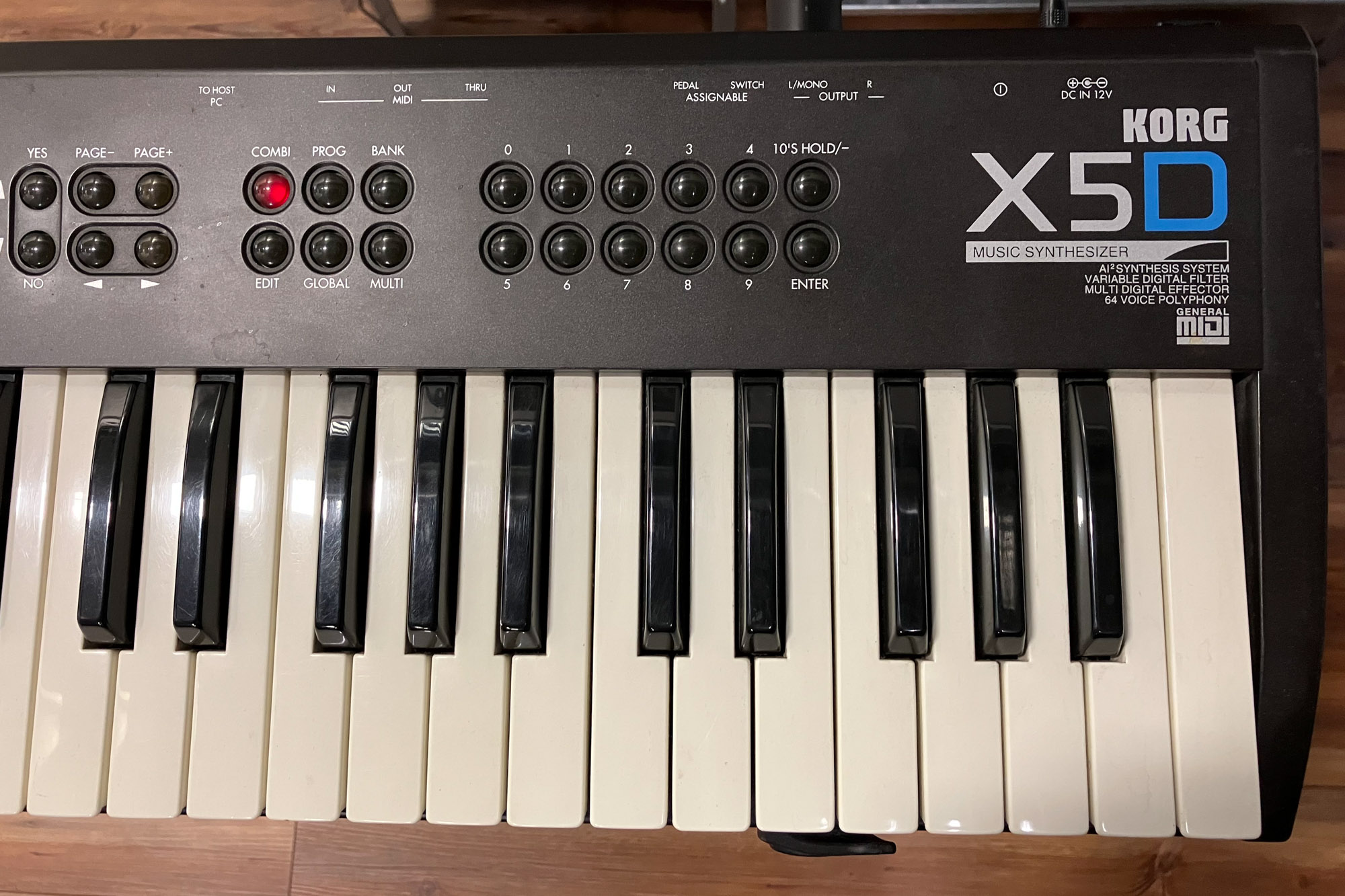Korg X5D — view 3