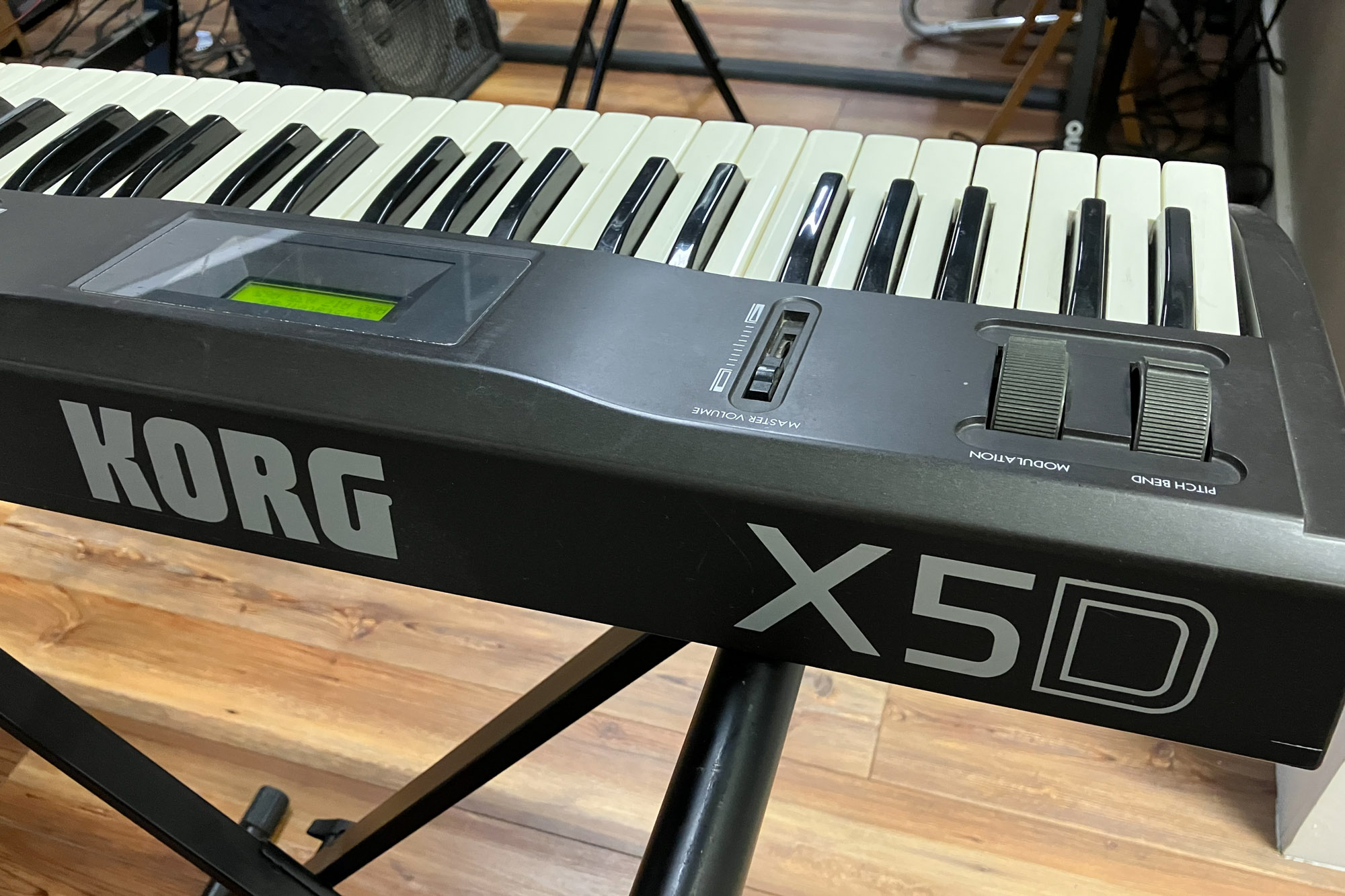 Korg X5D — view 4