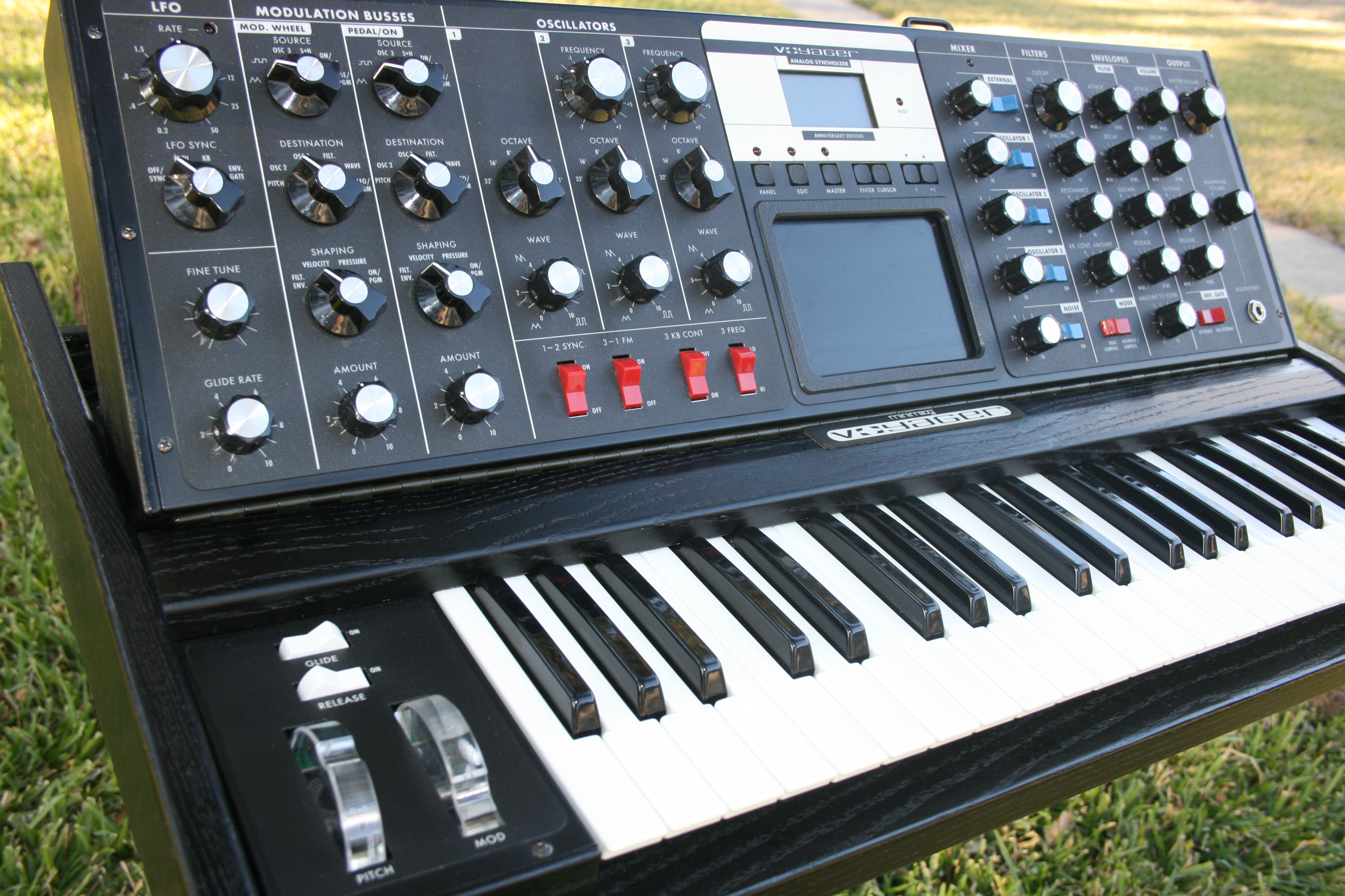 Moog Minimoog Voyager — view 2