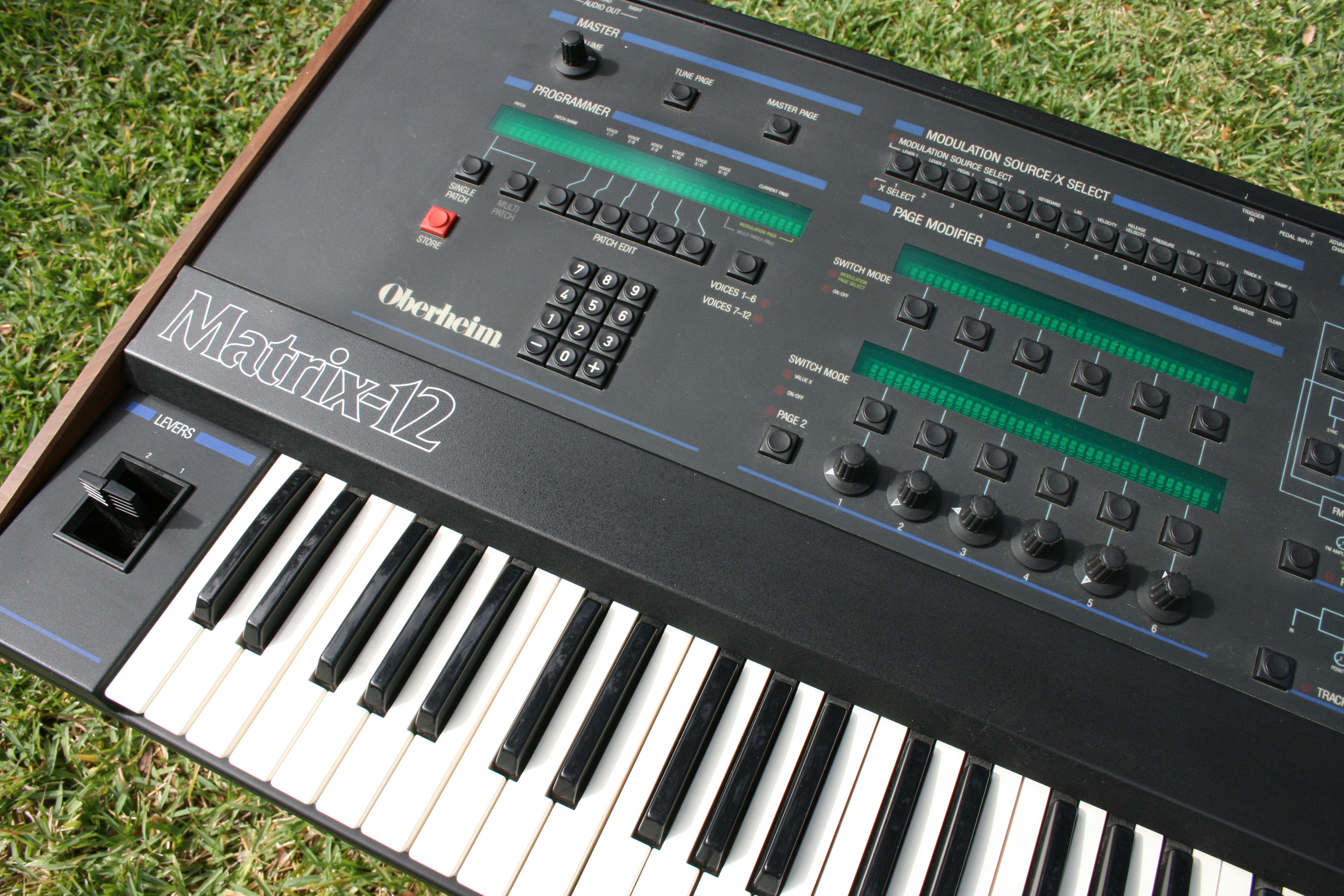 Oberheim Matrix 12 — view 3