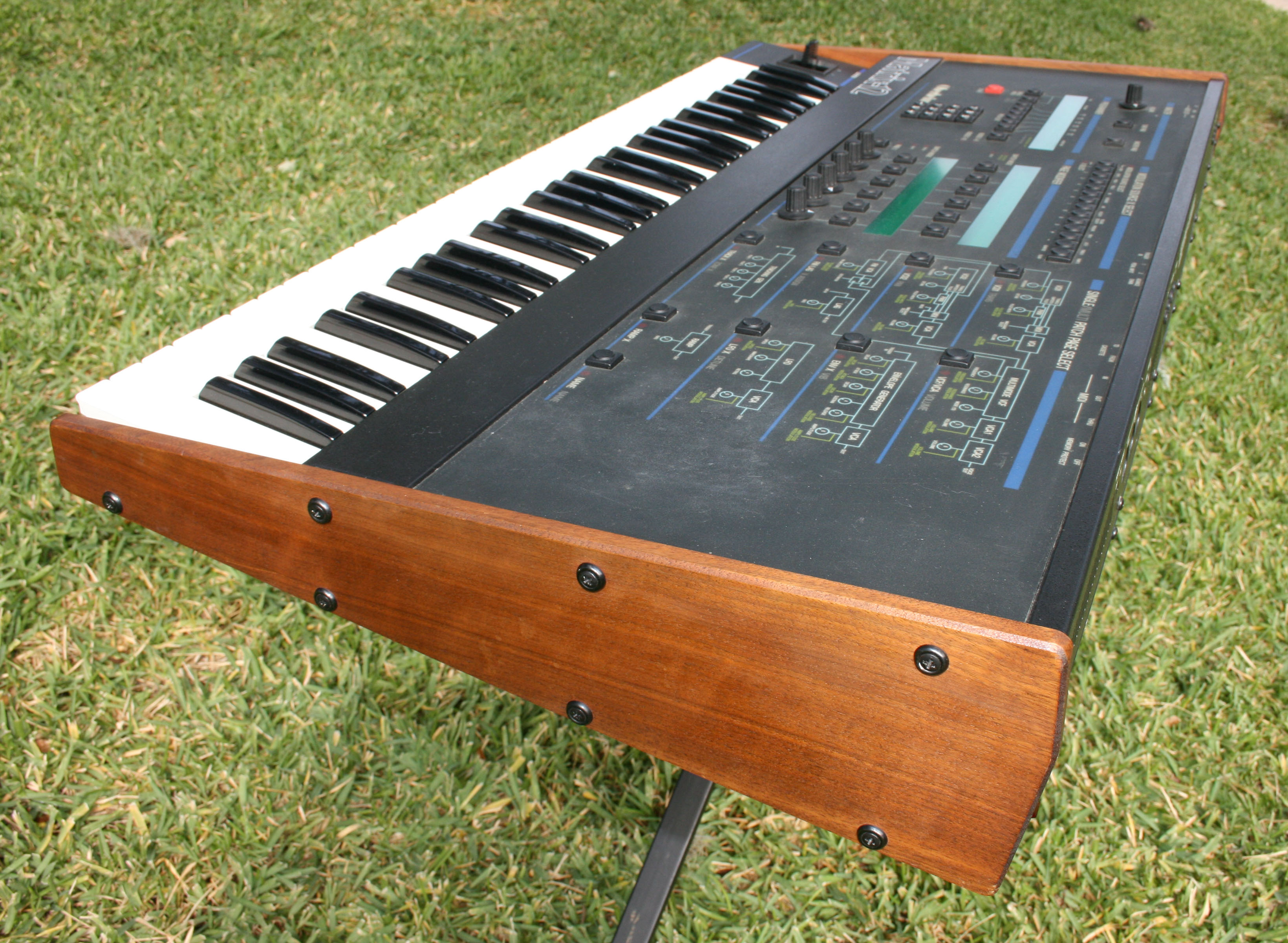 Oberheim Matrix 12 — view 5