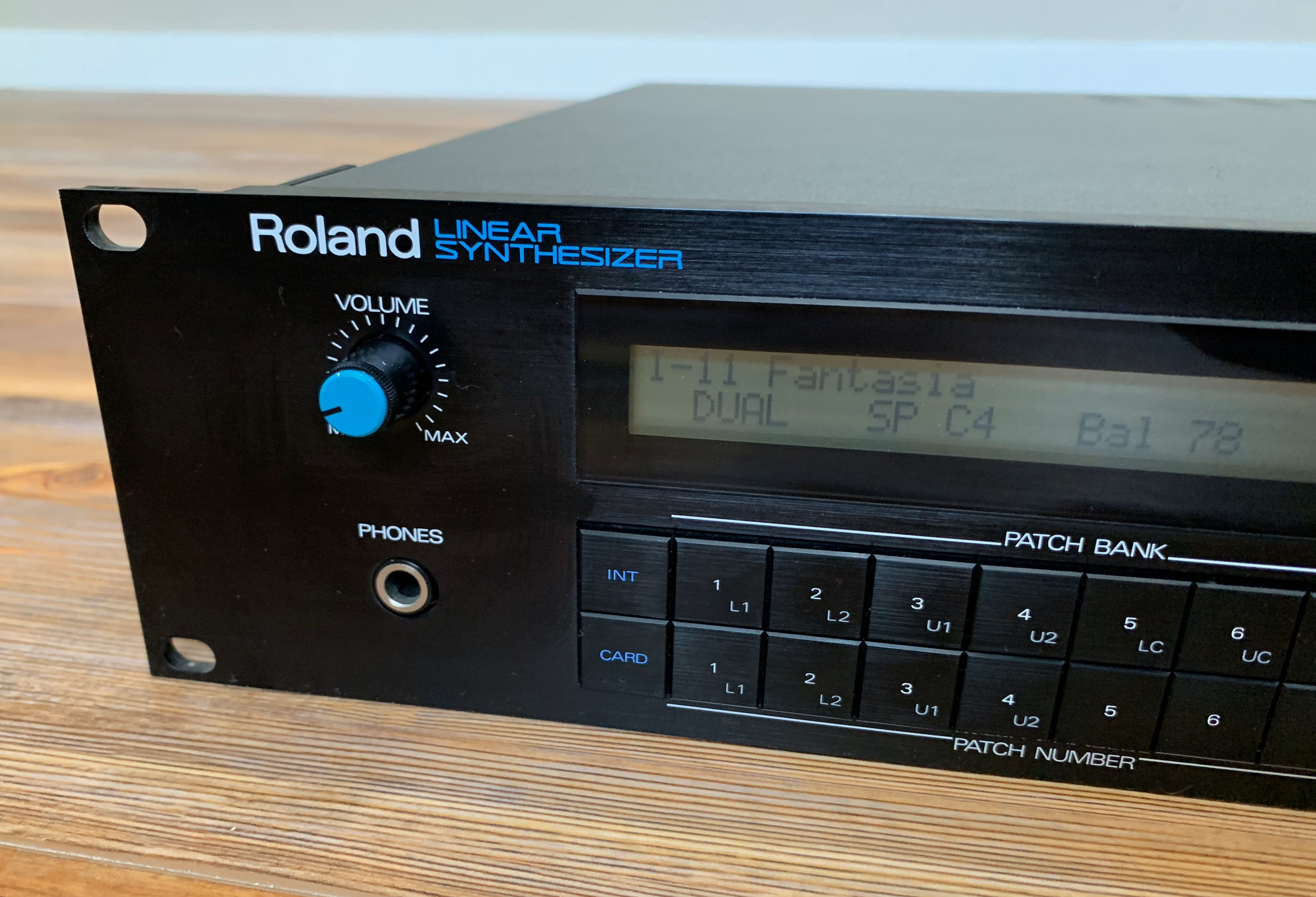 Roland D-550 — view 2