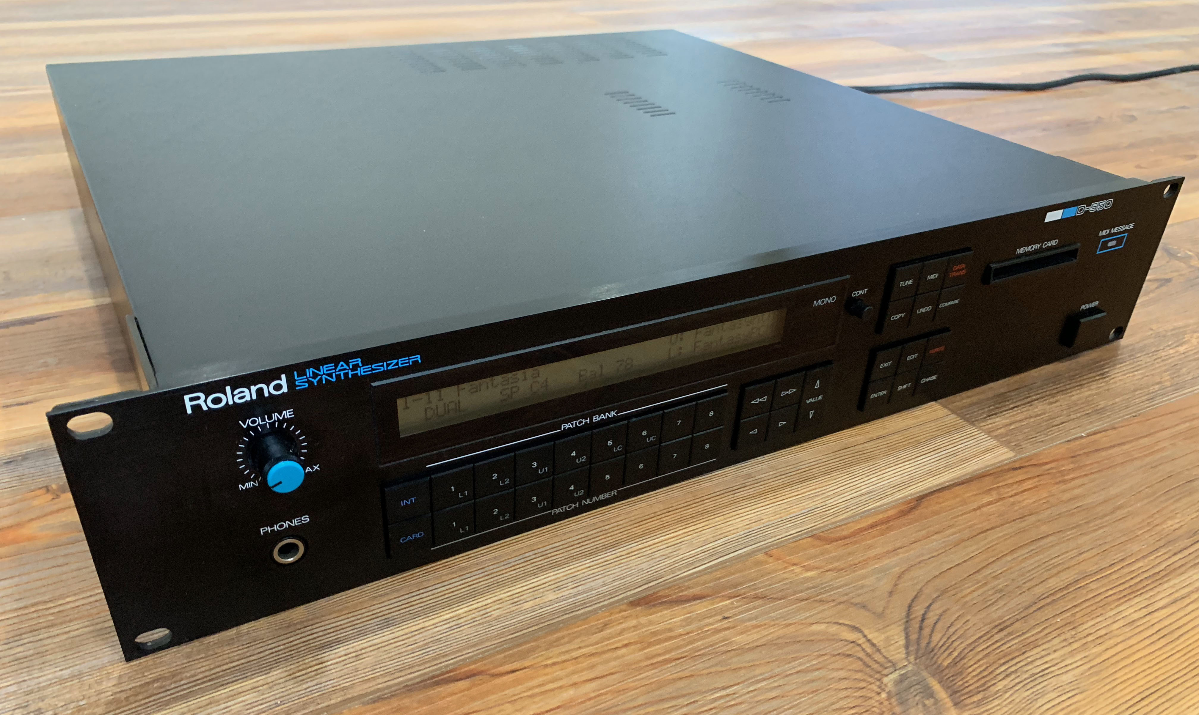 Roland D-550 — view 4