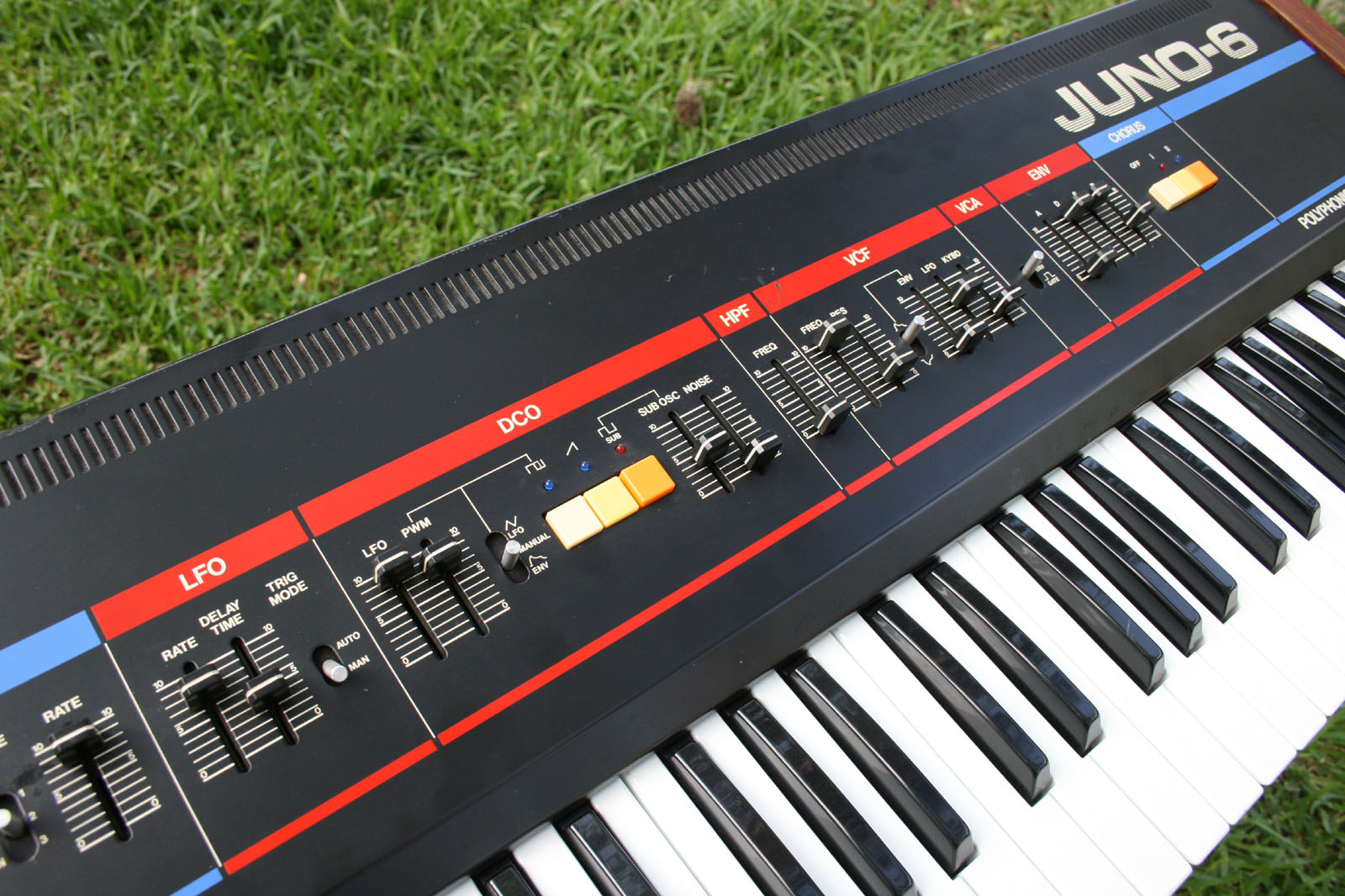 Roland Juno-6 — view 2