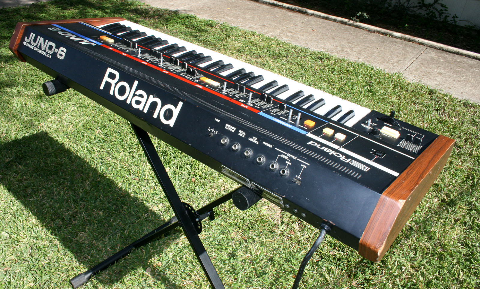 Roland Juno-6 — view 6
