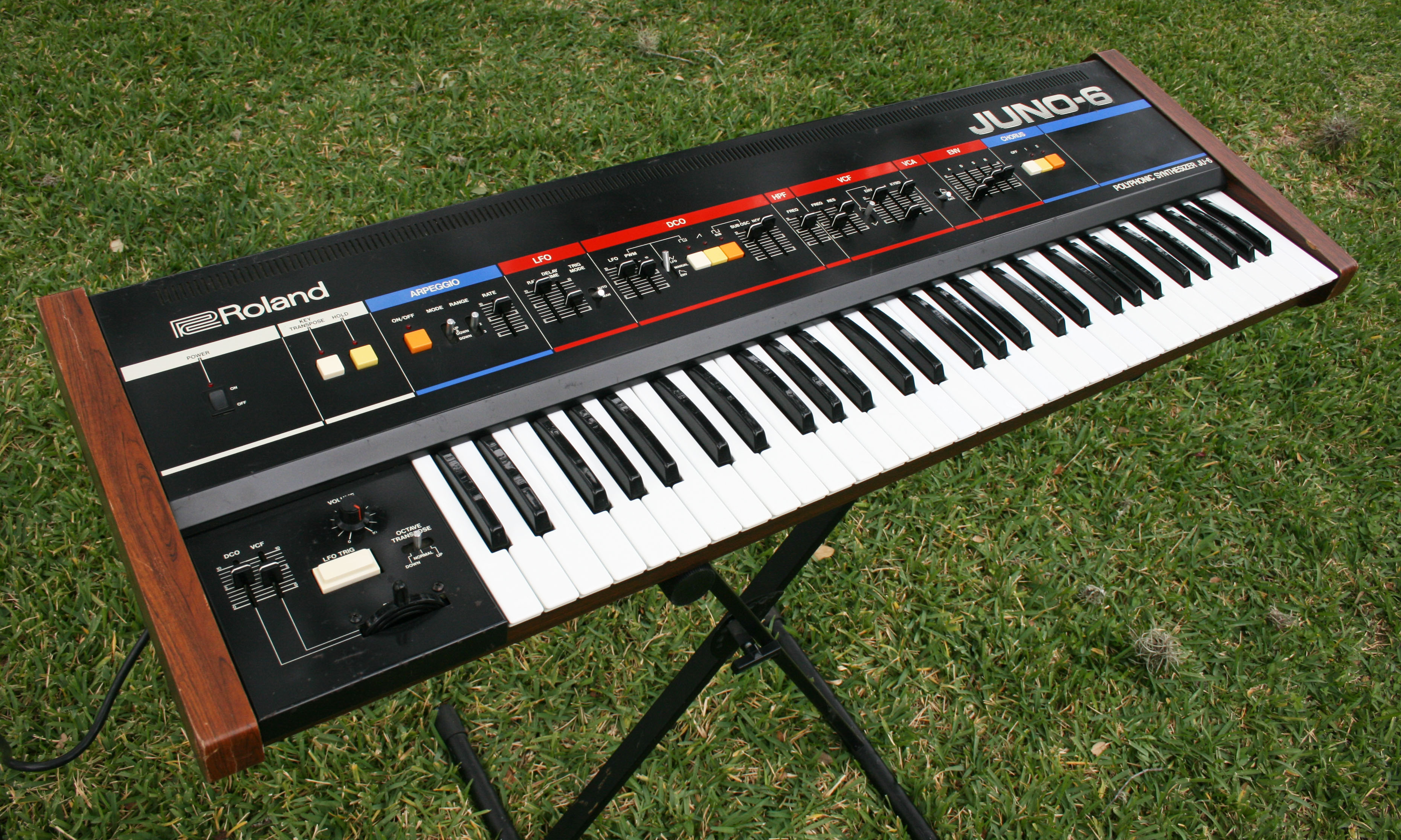 Roland Juno-6 — view 7