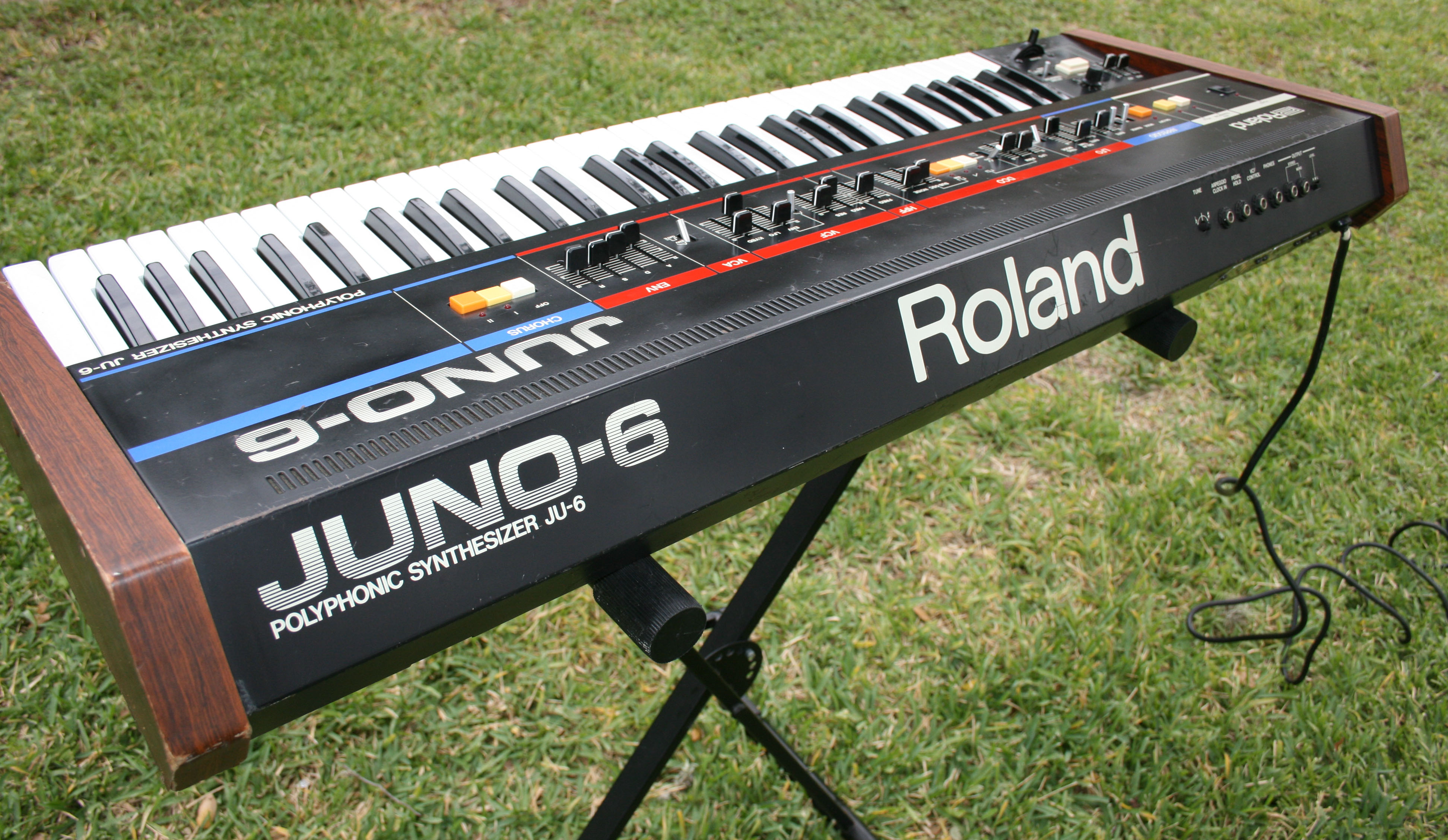 Roland Juno-6 — view 11