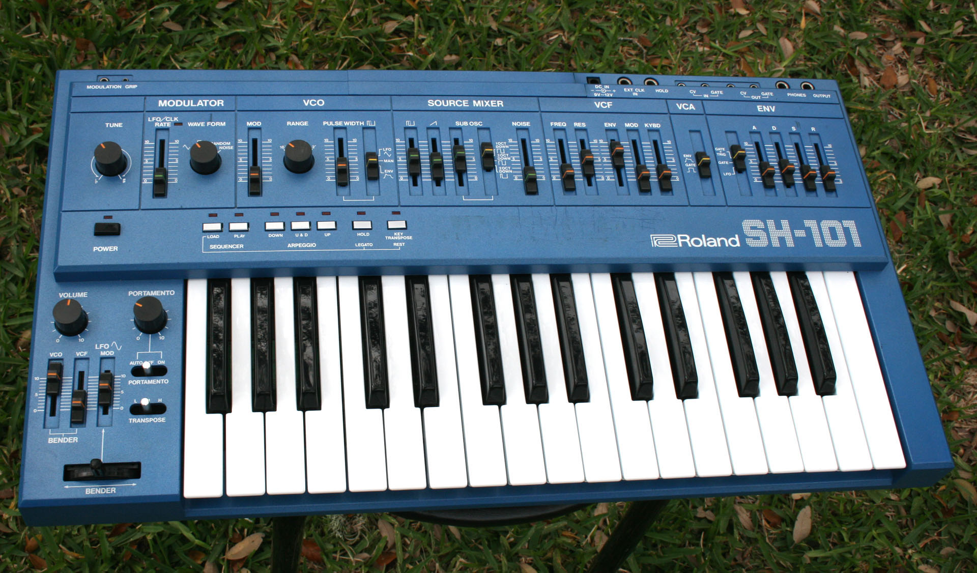Roland SH-101