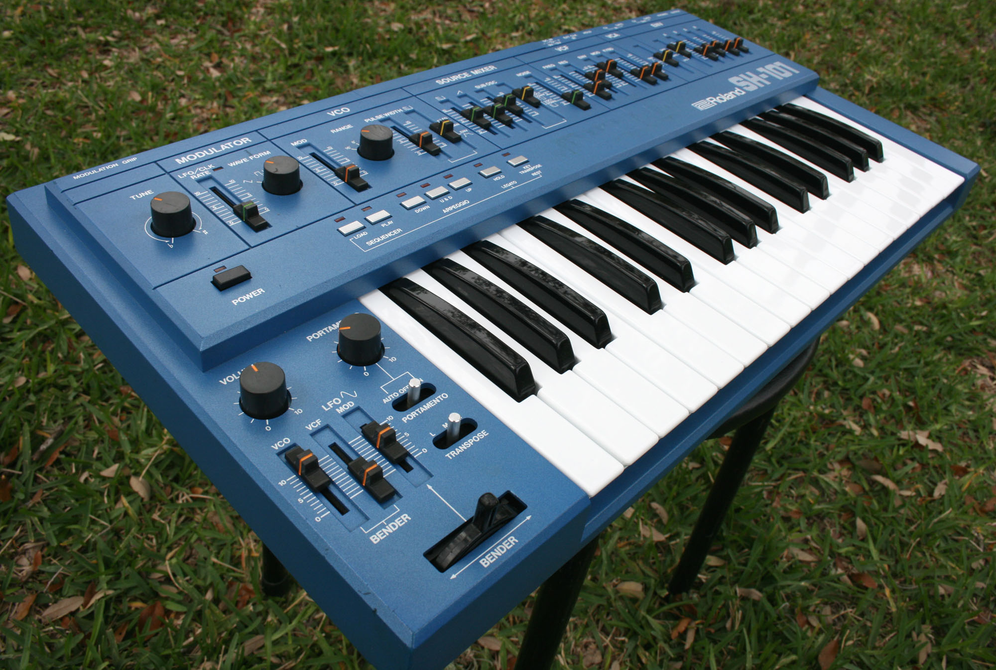 Roland SH-101 — view 2