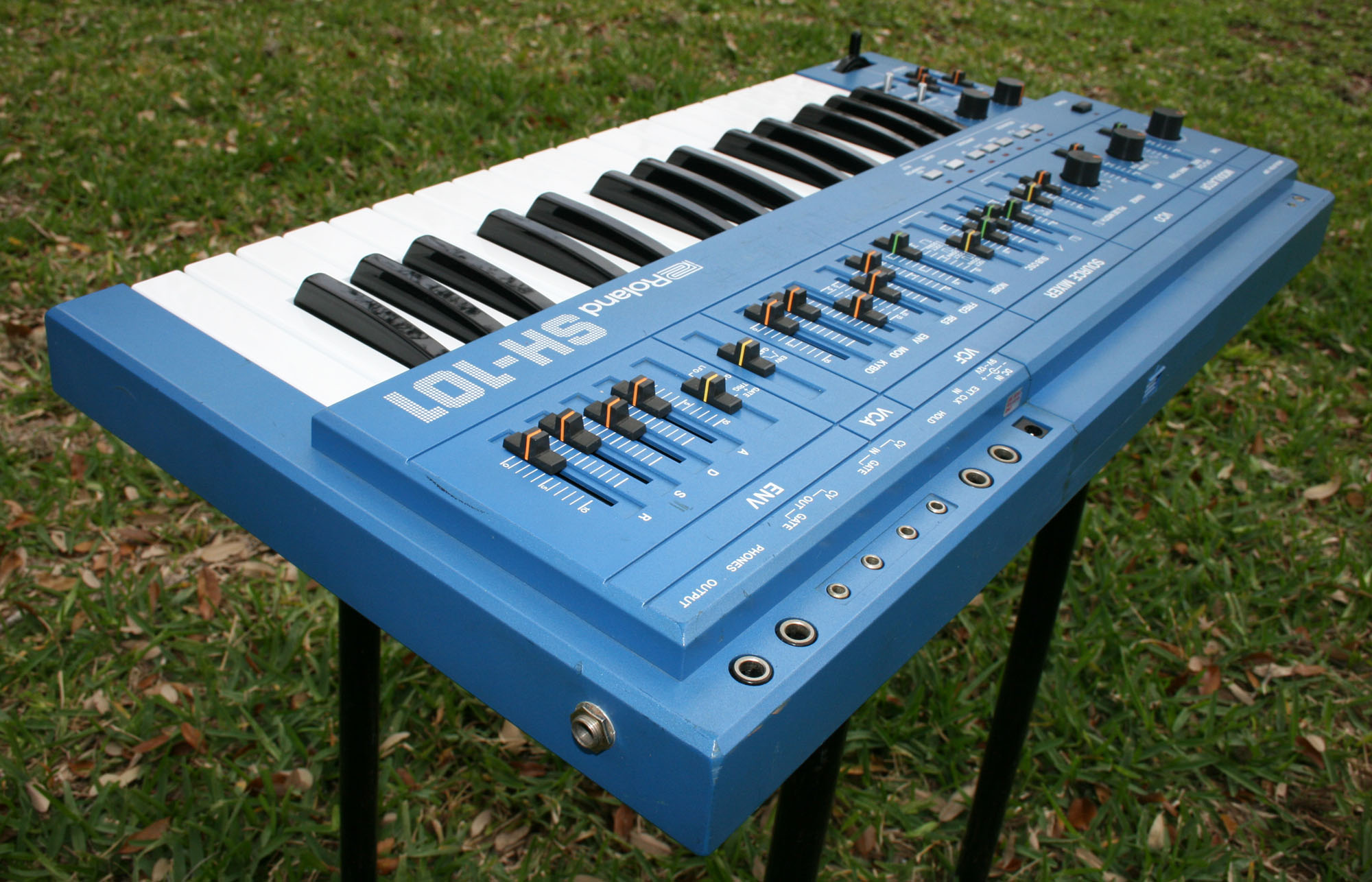 Roland SH-101 — view 3