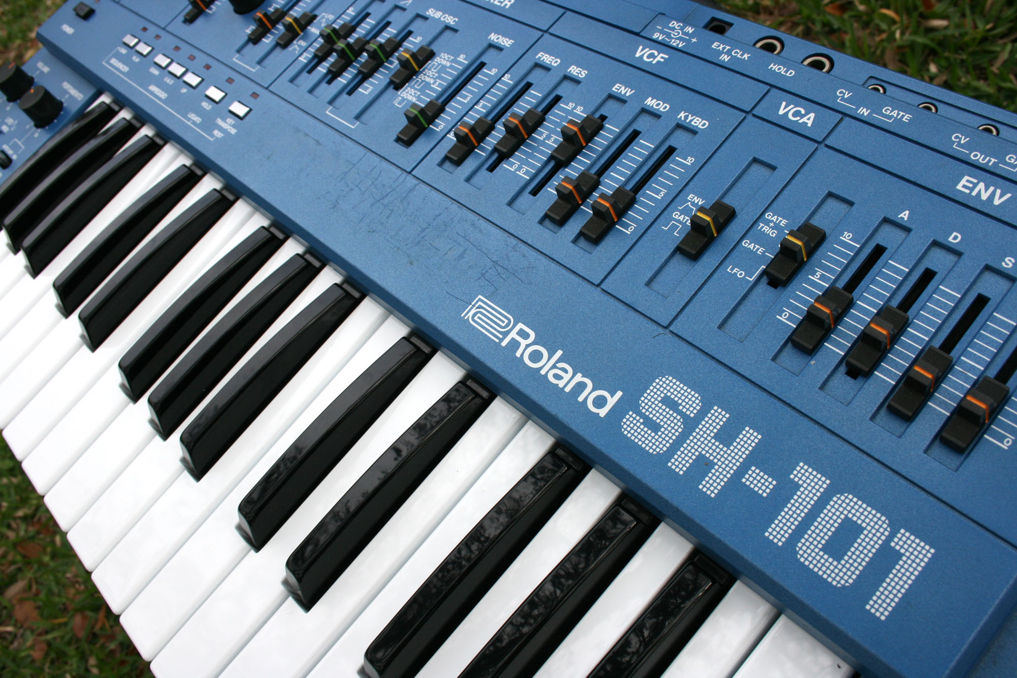 Roland SH-101 — view 4