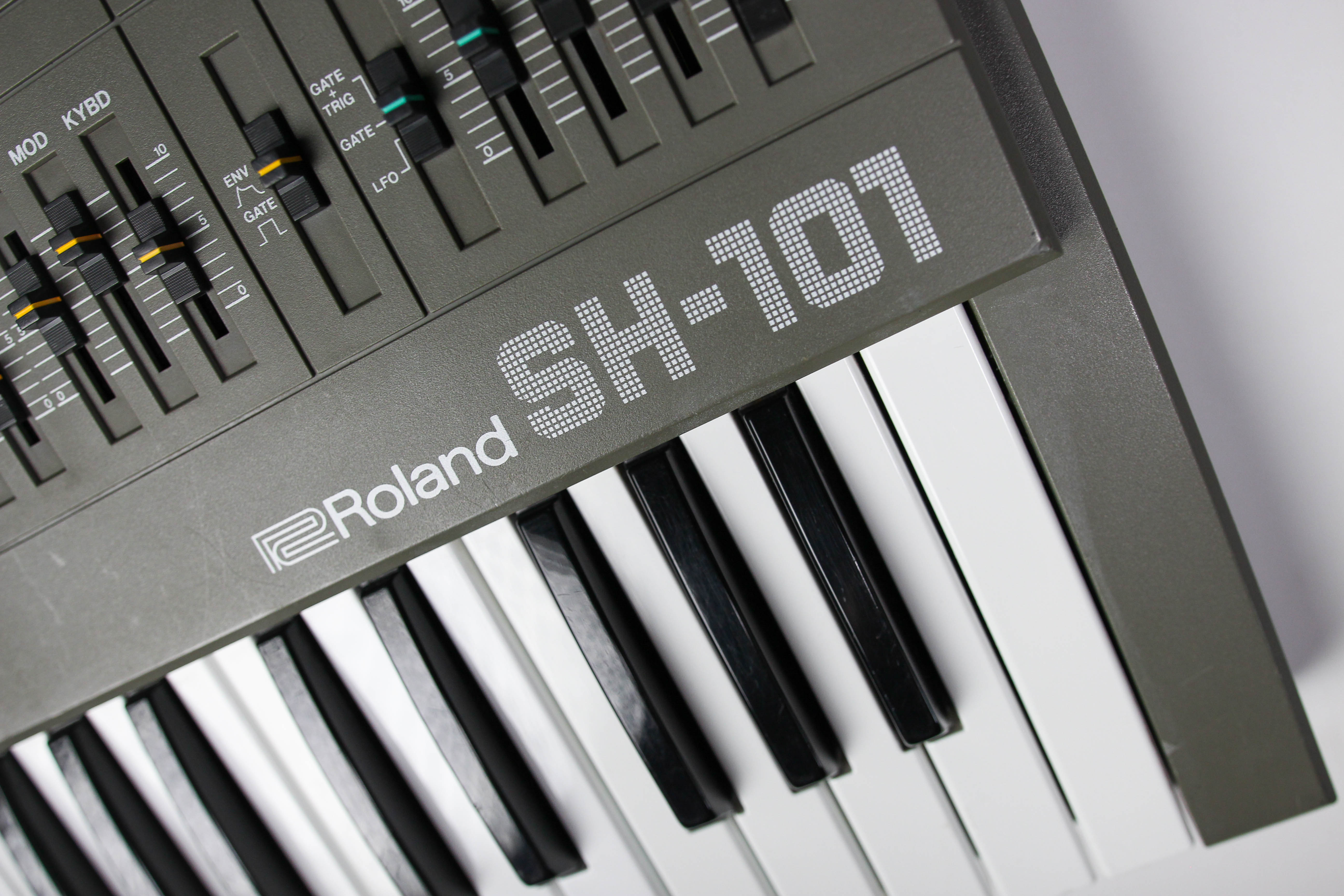 Roland SH-101 — view 9