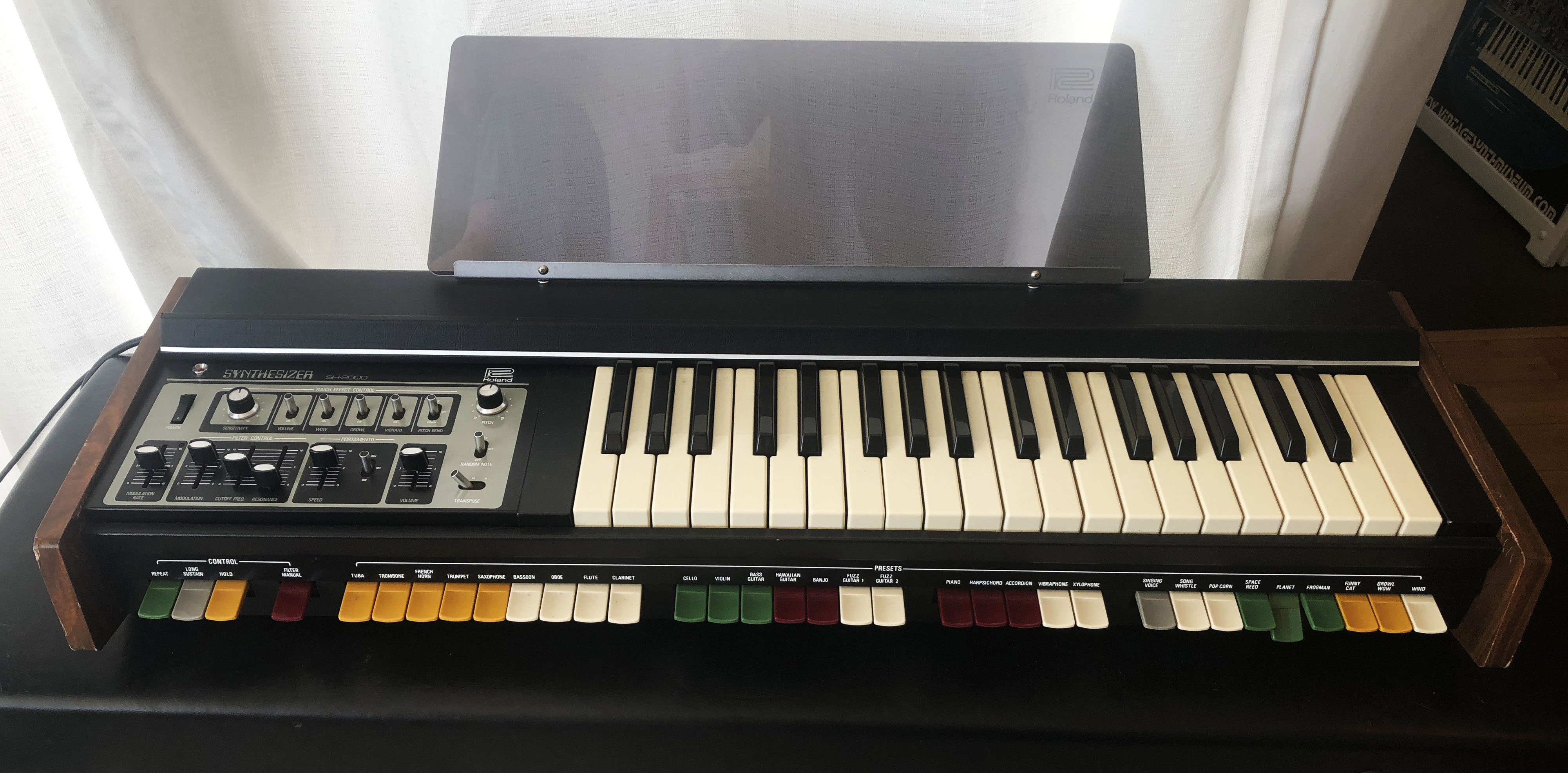 Roland SH-2000