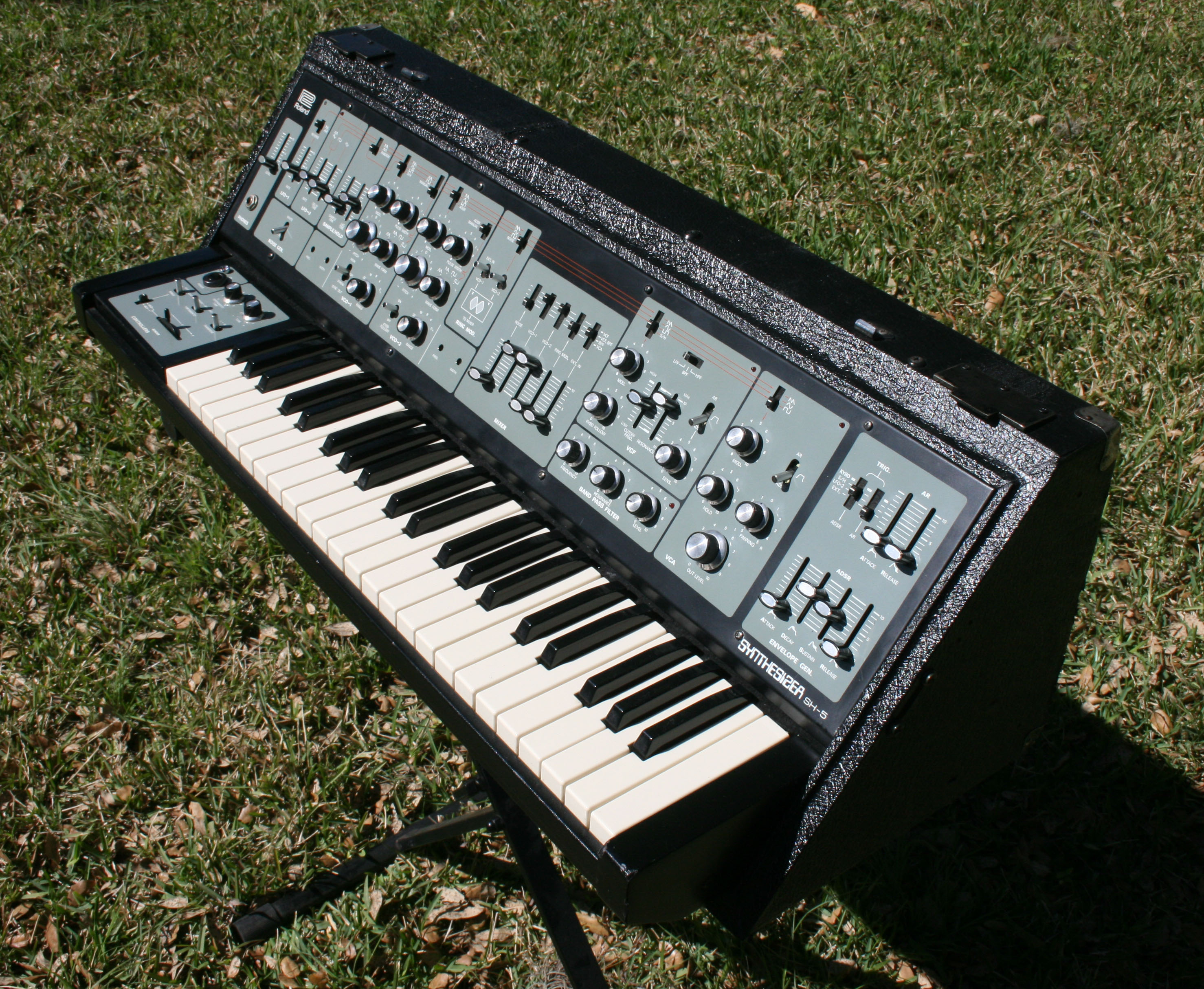 Roland SH-5 — view 2