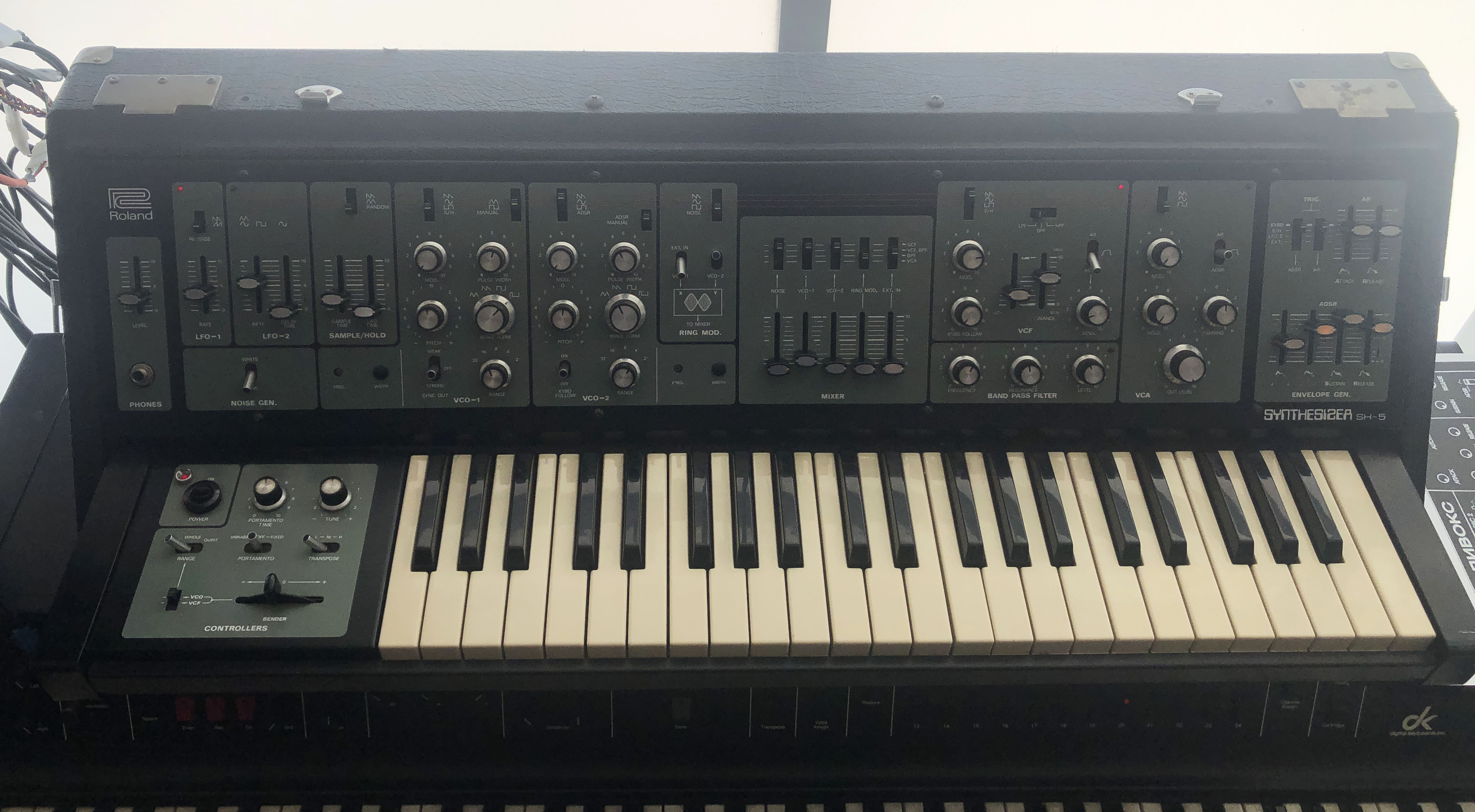 Roland SH-5 — view 3