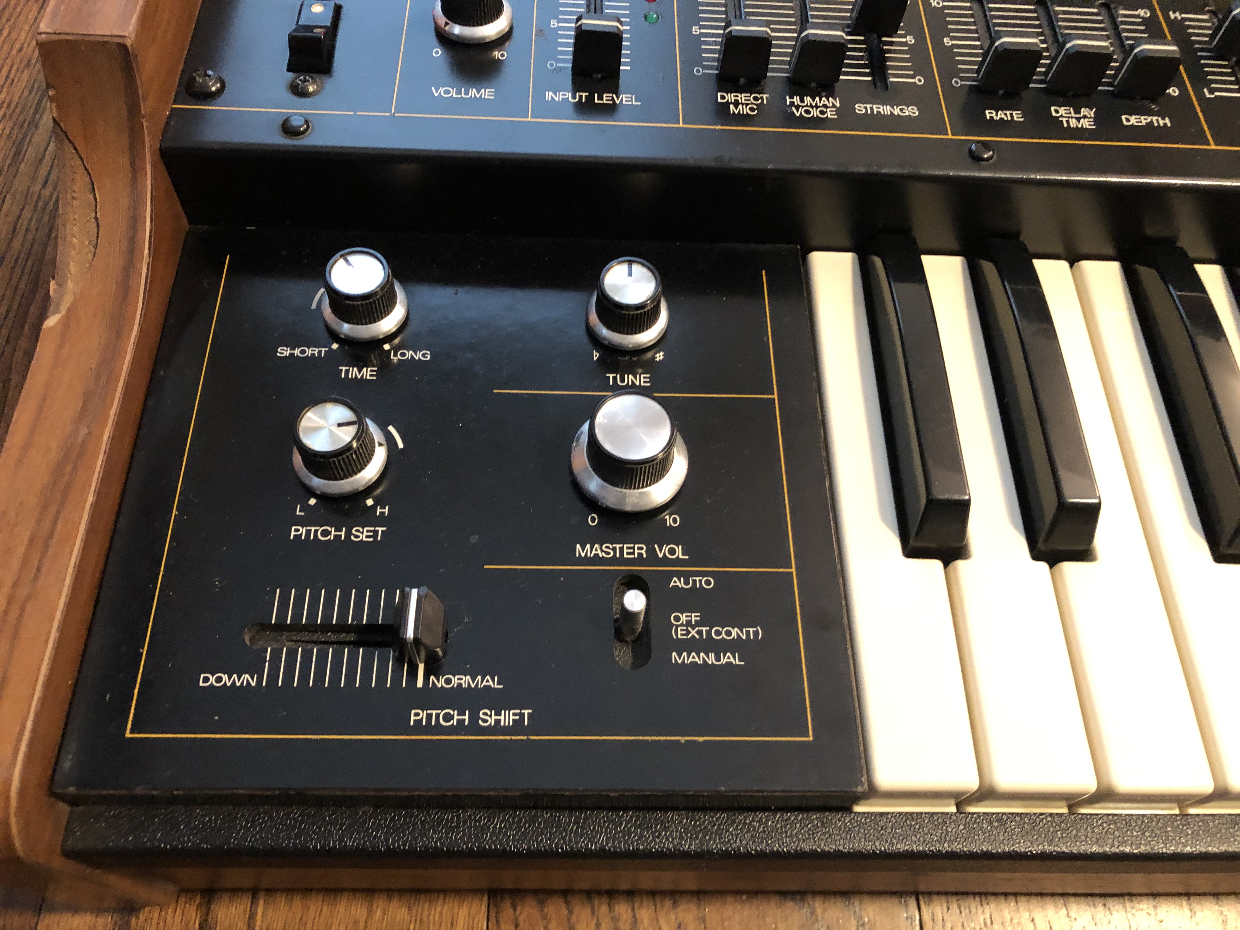 Roland VP-330 (early model) — view 3