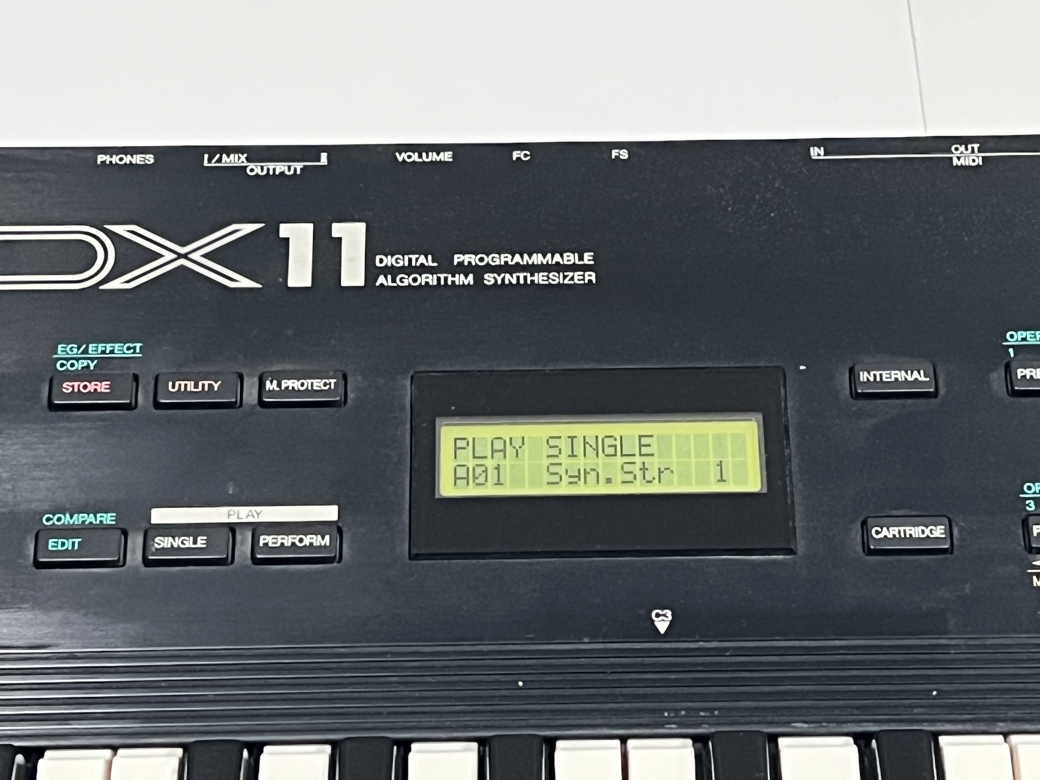 Yamaha DX11 — view 8
