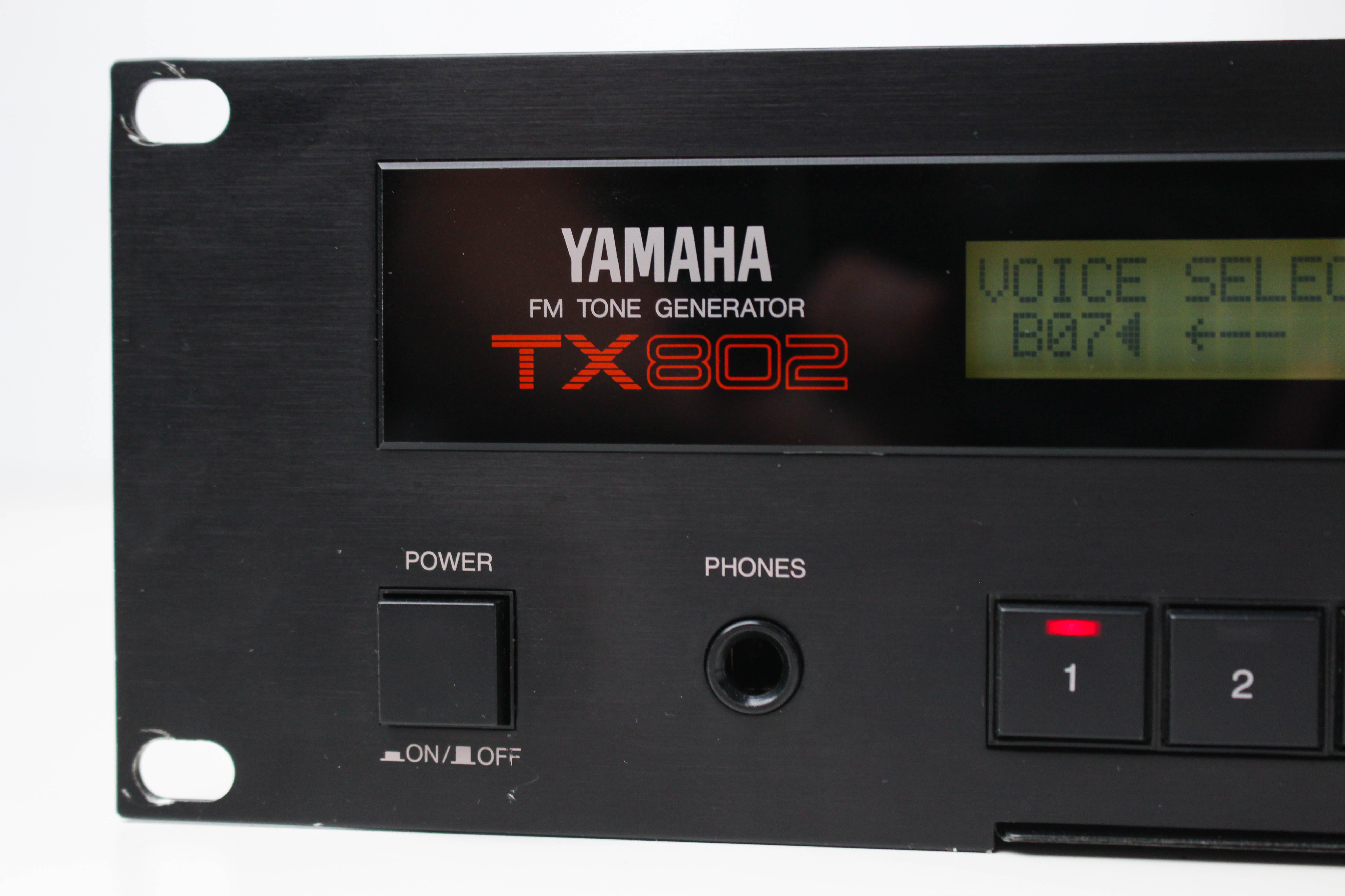 Yamaha TX802 — view 2