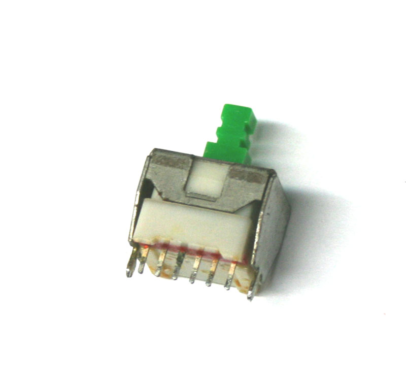 Pushbutton switch assembly