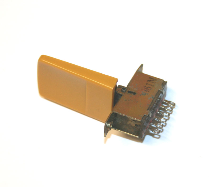 Switch, with yellow paddle, Roland