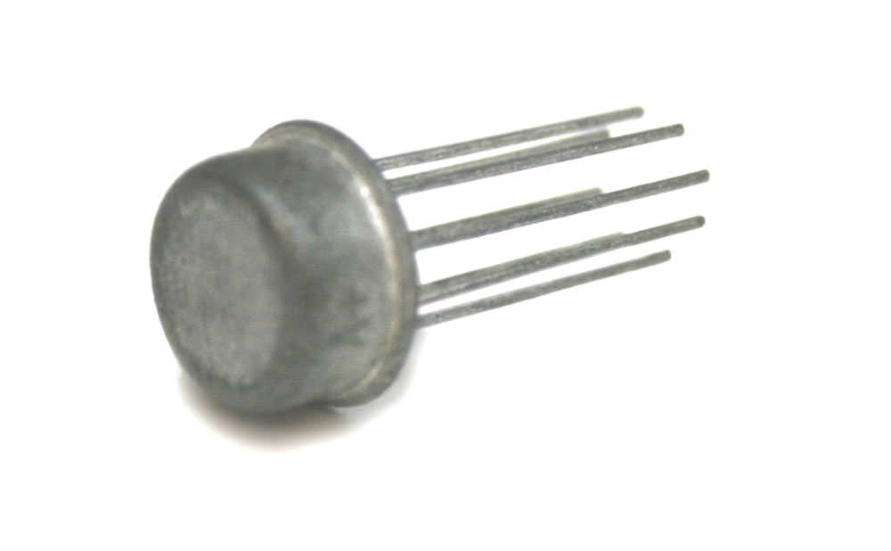IC, LM393H comparator, can-style