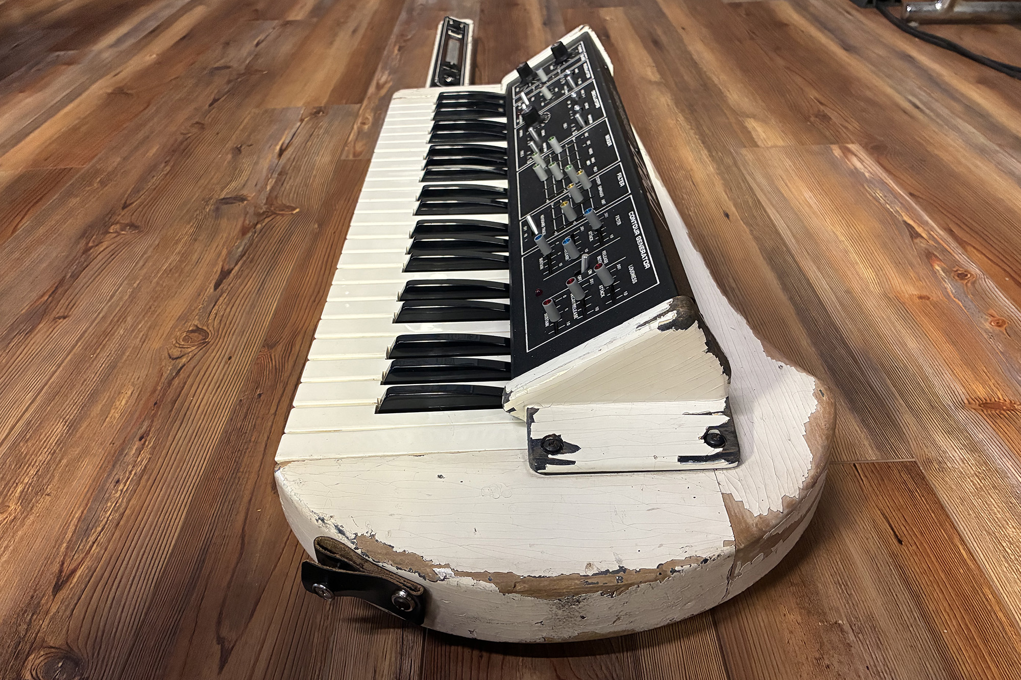 Moog Liberation (White) — view 2