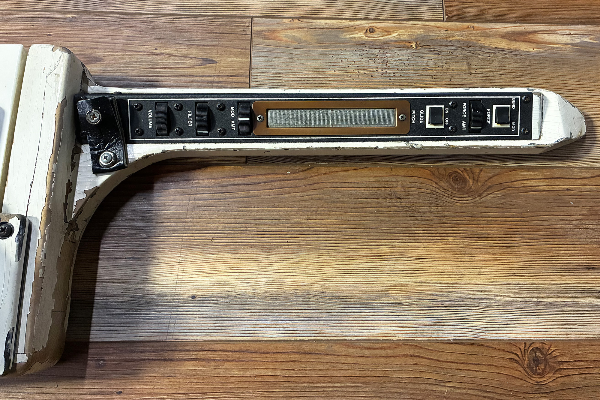 Moog Liberation (White) — view 5